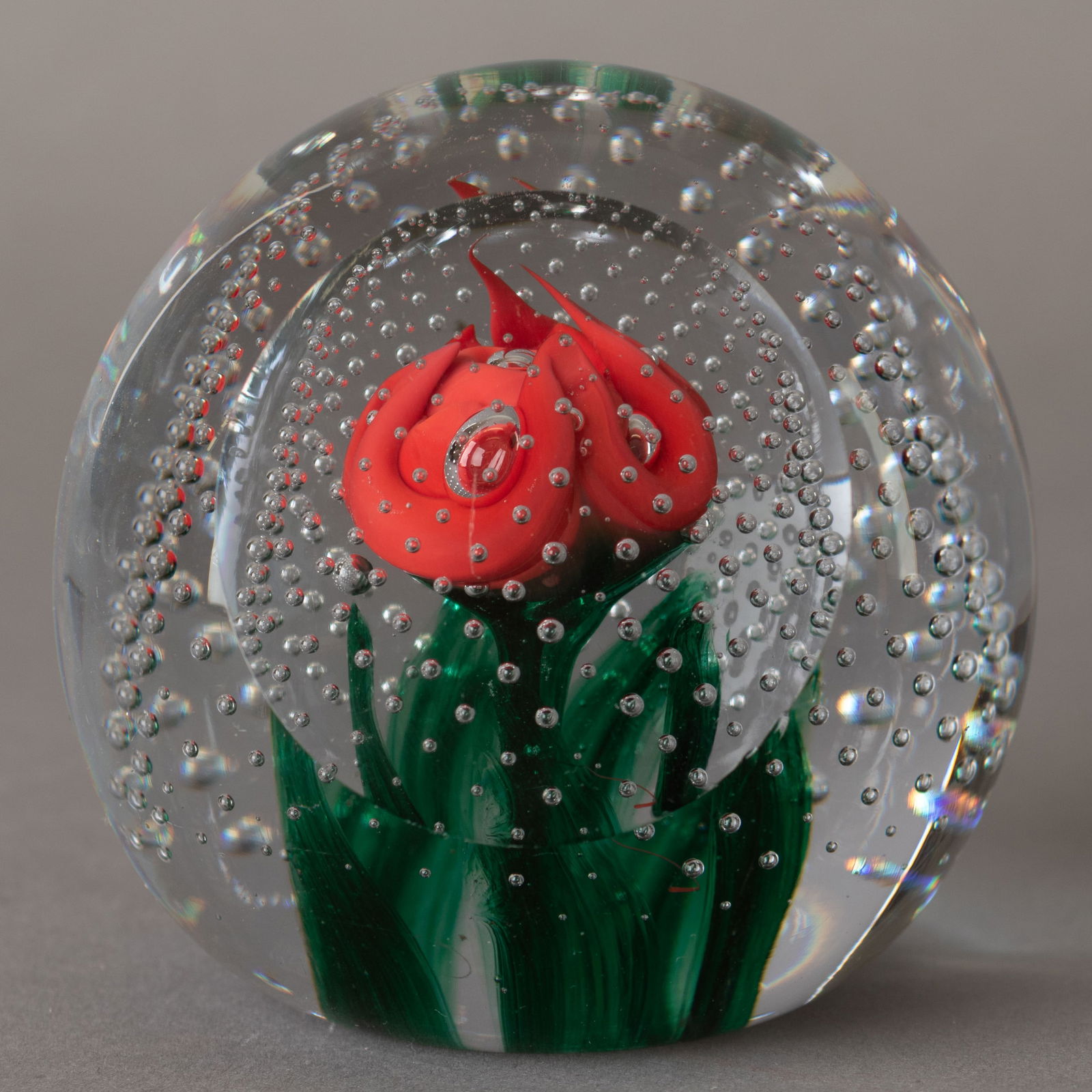MID CENTURY CAITHNESS SCOTTISH HAND BLOWN GLASS FLORAL PAPERWEIGHT: Kindly examine all photographs provided in this listing or ask for a condition report. All items offered are in generally good, pre-owned condition, unless otherwise specifically described. The item i