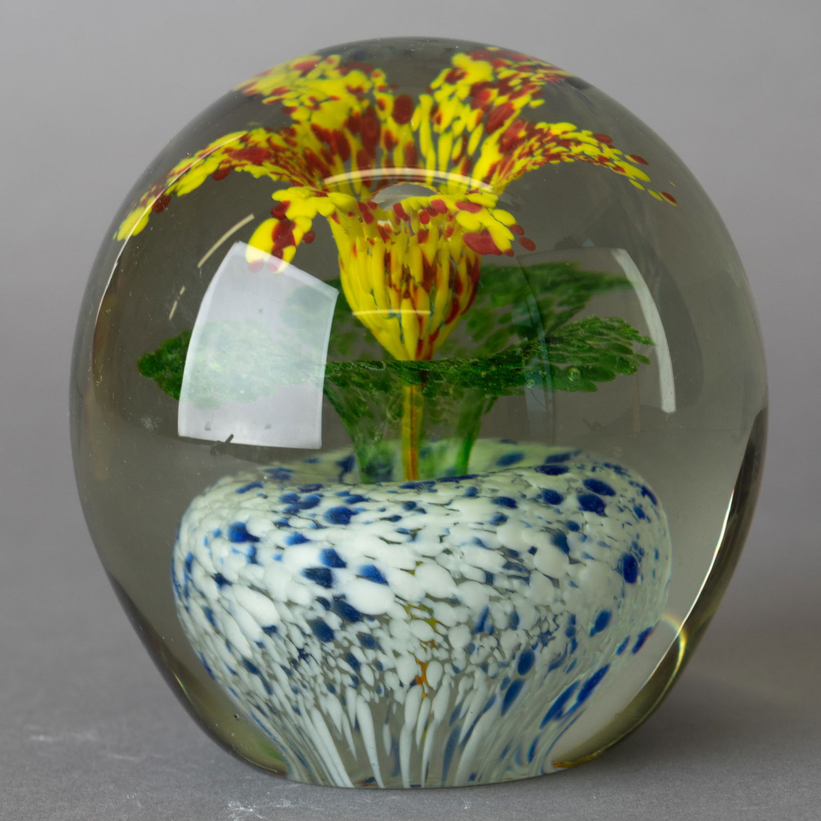 MID CENTURY MURANO VENETIAN HAND BLOWN GLASS PAPERWEIGHT: Kindly examine all photographs provided in this listing or ask for a condition report. All items offered are in generally good, pre-owned condition, unless otherwise specifically described. The item i