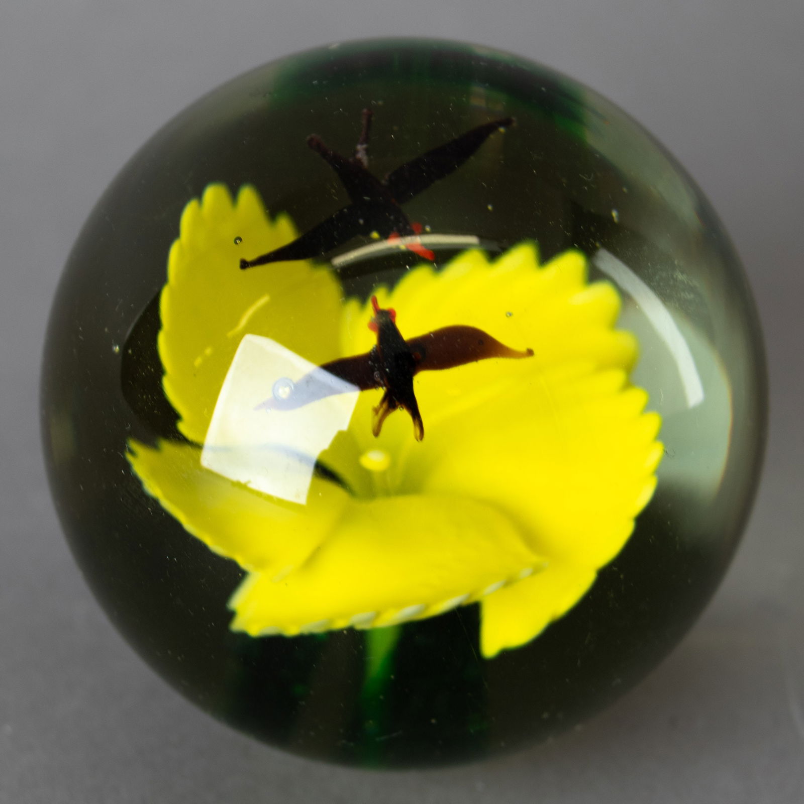 MID CENTURY MURANO VENETIAN HAND BLOWN GLASS PAPERWEIGHT: Kindly examine all photographs provided in this listing or ask for a condition report. All items offered are in generally good, pre-owned condition, unless otherwise specifically described. The item i