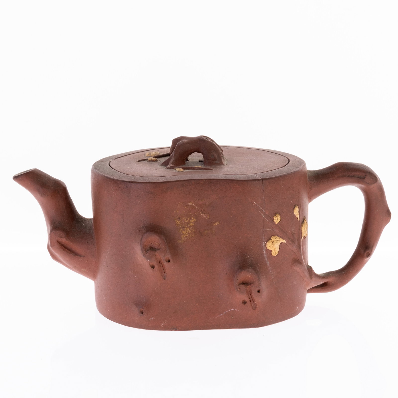 YIXING TEAPOT: (HEIGHT) 9CM.From a collection of Wedgwood and other selected ceramic/porcelain objects. Kindly examine all photographs provided in this listing or ask for a condition report. All items offered are in