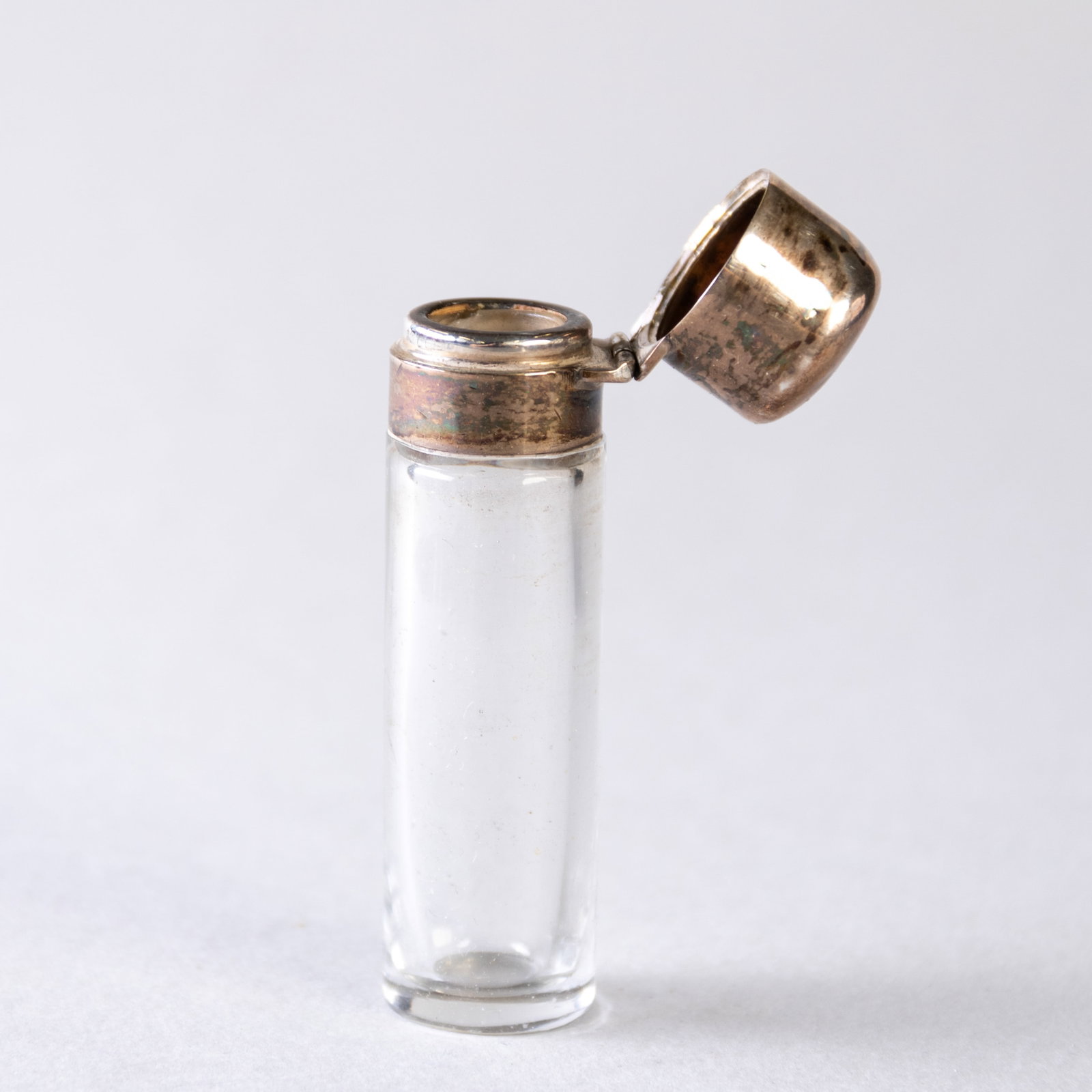 ANTIQUE SCENT PERFUME BOTTLE WITH SILVER TOP: (H) 7CM.From a collection of Wedgwood and other selected ceramic/porcelain objects. Kindly examine all photographs provided in this listing or ask for a condition report. All items offered are in gene