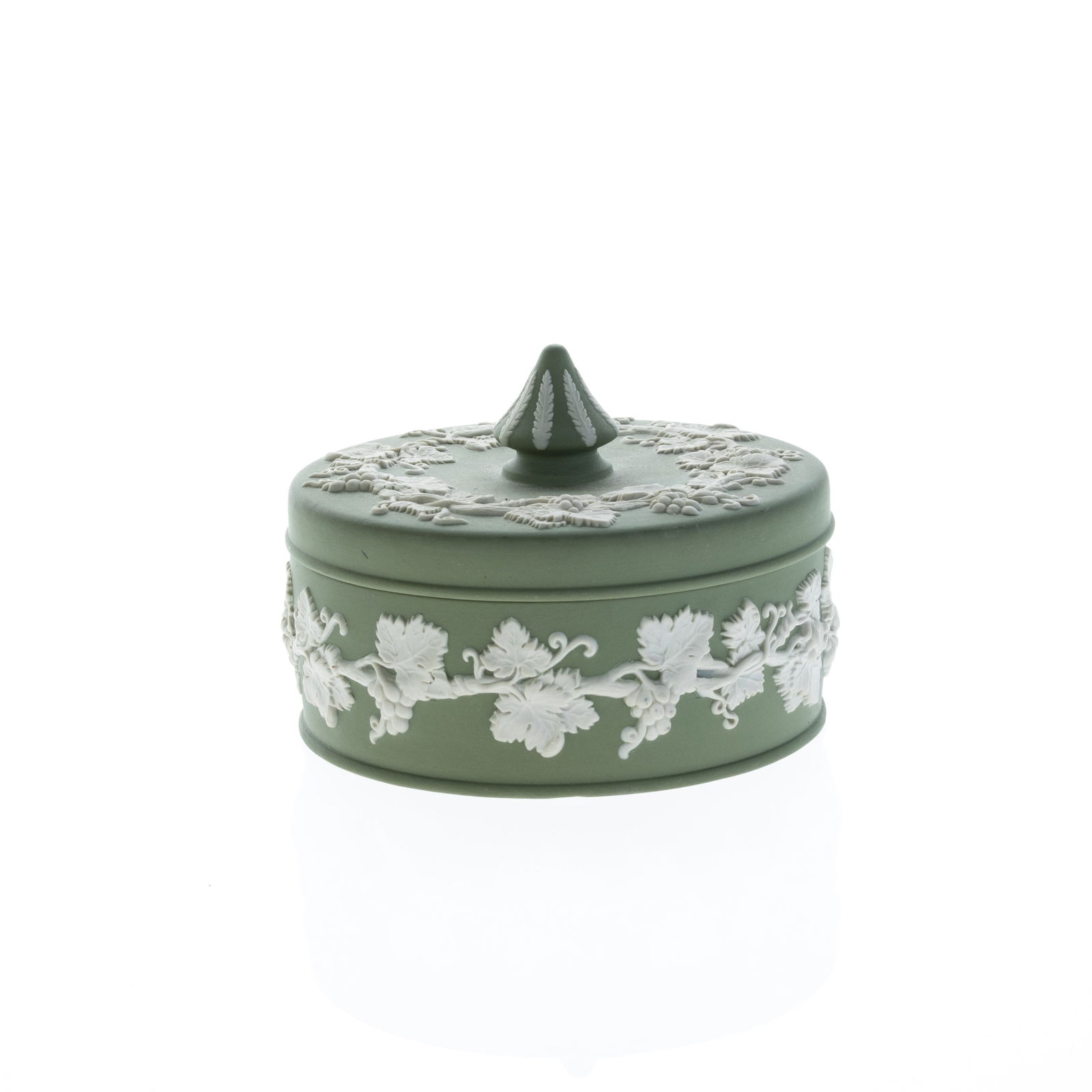 WEDGWOOD GREEN JASPER CERAMIC CLASSICAL LIDDED BOX (1 of 2)