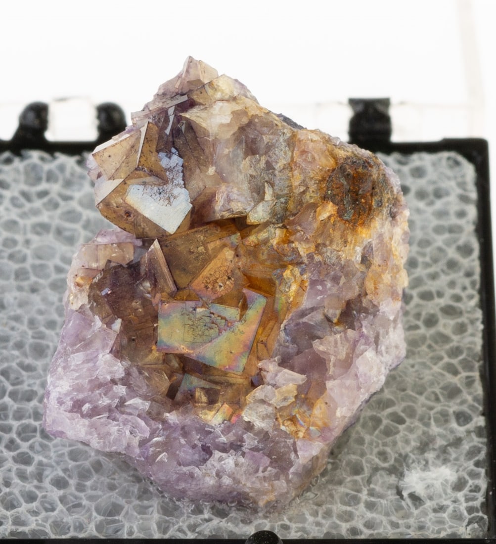 A NATURAL FLUORITE GEODE MINERAL CRYSTAL SPECIMEN: DIMENSIONS APPROX 2.5x2.5x2.5CM.From a collection of Wedgwood and other selected ceramic/porcelain objects. Kindly examine all photographs provided in this listing or ask for a condition report. All i