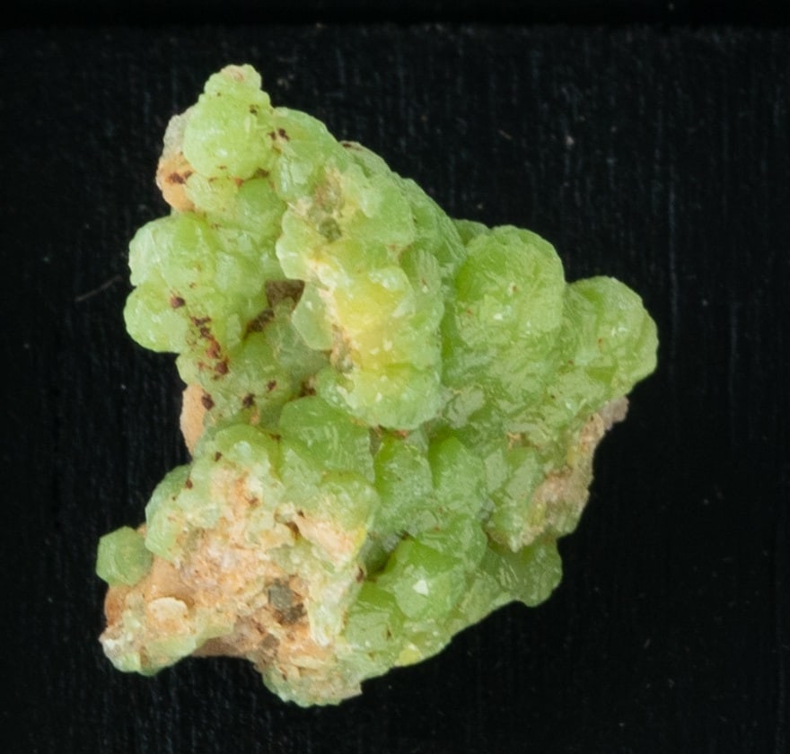 A NATURAL GEODE MINERAL CRYSTAL SPECIMEN: DIMENSIONS APPROX 2x2x1.5CM.From a collection of Wedgwood and other selected ceramic/porcelain objects. Kindly examine all photographs provided in this listing or ask for a condition report. All items