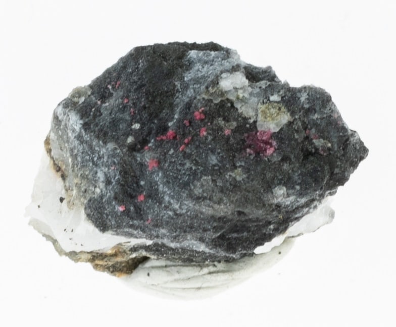 A NATURAL GEODE MINERAL CRYSTAL SPECIMEN: DIMENSIONS APPROX 1.5x1x1CM.From a collection of Wedgwood and other selected ceramic/porcelain objects. Kindly examine all photographs provided in this listing or ask for a condition report. All items