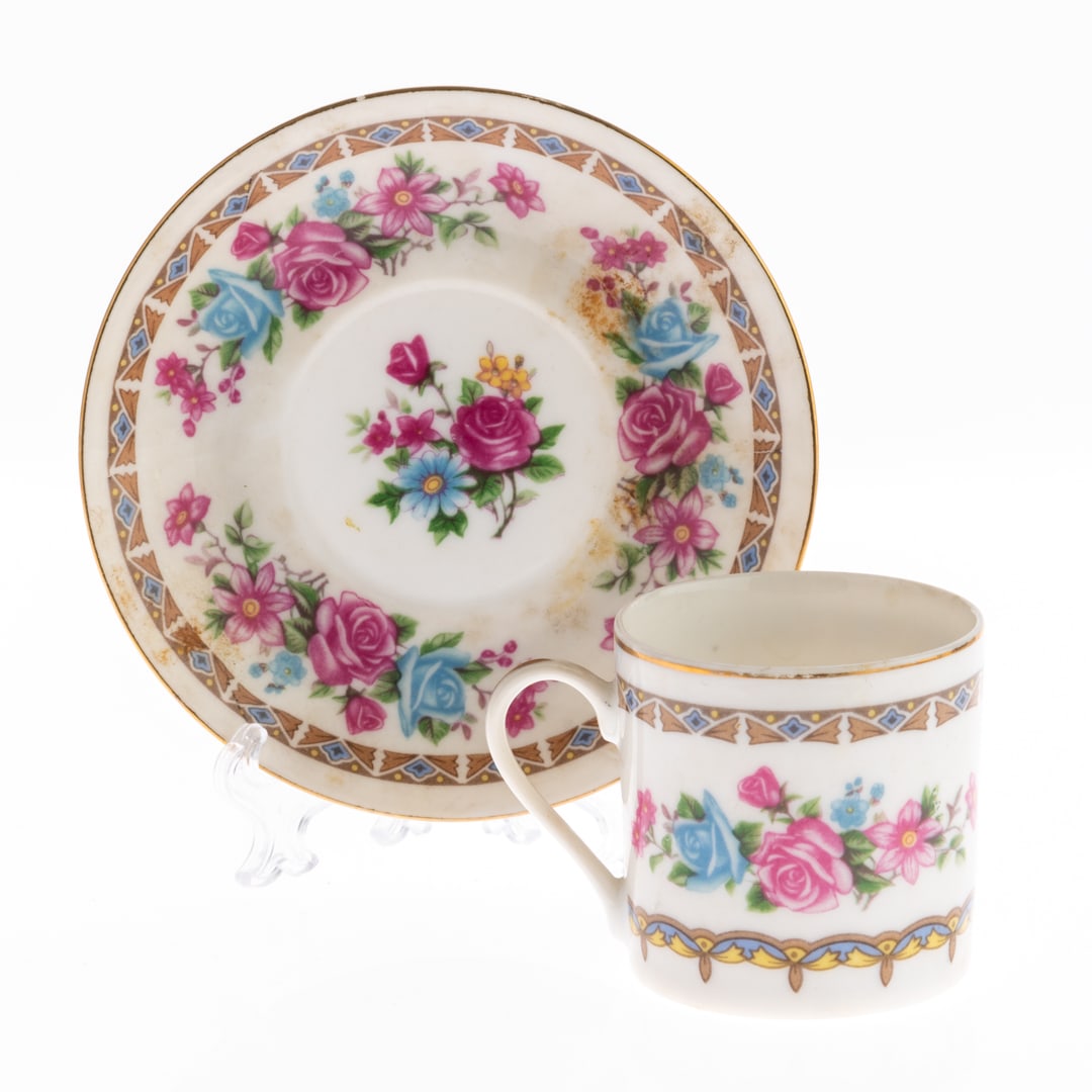 FLORAL PATTERN CHINESE PORCELAIN CUP WITH SAUCER: From a collection of Wedgwood and other selected ceramic/porcelain objects. Kindly examine all photographs provided in this listing or ask for a condition report. All items offered are in generally go