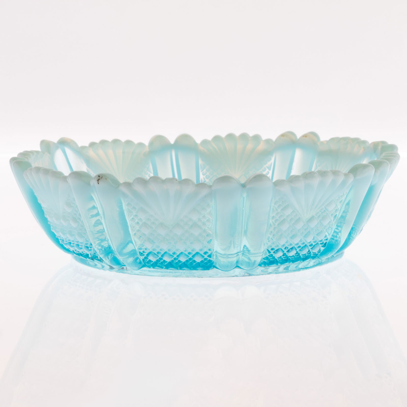 ANTIQUE DAVIDSON OPALESCENT VICTORIAN BLUE PEARLINE GLASS BOWL (1 of 4)