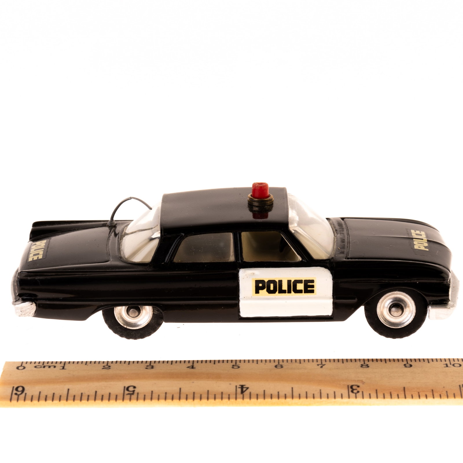 1:43 SCALE DIECAST MODEL DINKY TOYS MECCANO FORD FAIRLANE: From a large collection of vintage die-cast vehicles including rare examples. Kindly examine all photographs provided in this listing or ask for a condition report. All items offered are in generally 