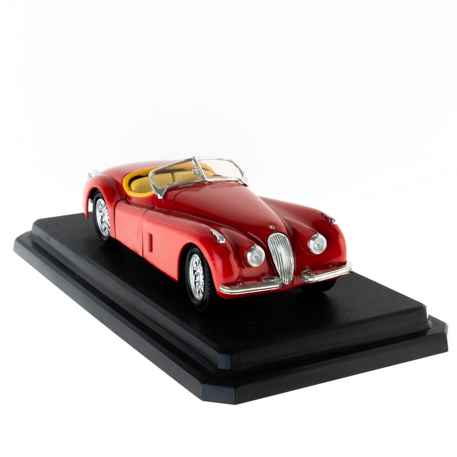 1:24 SCALE DIECAST MODEL BURAGO JAGUAR XK120 ROADSTER 1948 (1 of 4)
