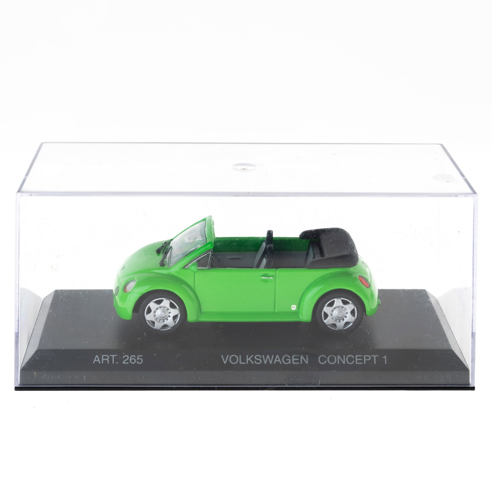 1:43 SCALE DIECAST MODEL VOLKSWAGEN CONCEPT 1: From a large collection of vintage die-cast vehicles including rare examples. Kindly examine all photographs provided in this listing or ask for a condition report. All items offered are in generally 