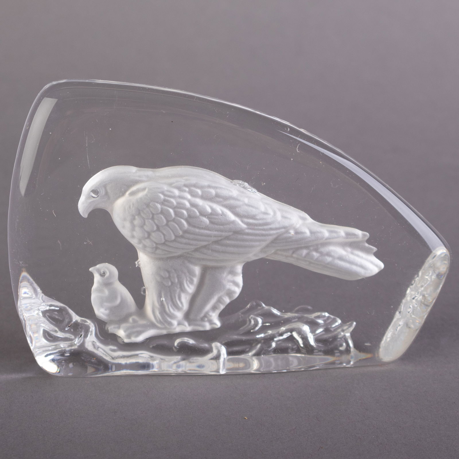 WEDGWOOD CRYSTAL GLASS INTAGLIO ANIMAL BIRD PAPERWEIGHT: Kindly examine all photographs provided in this listing or ask for a condition report. All items offered are in generally good, pre-owned condition, unless otherwise specifically described. The item i