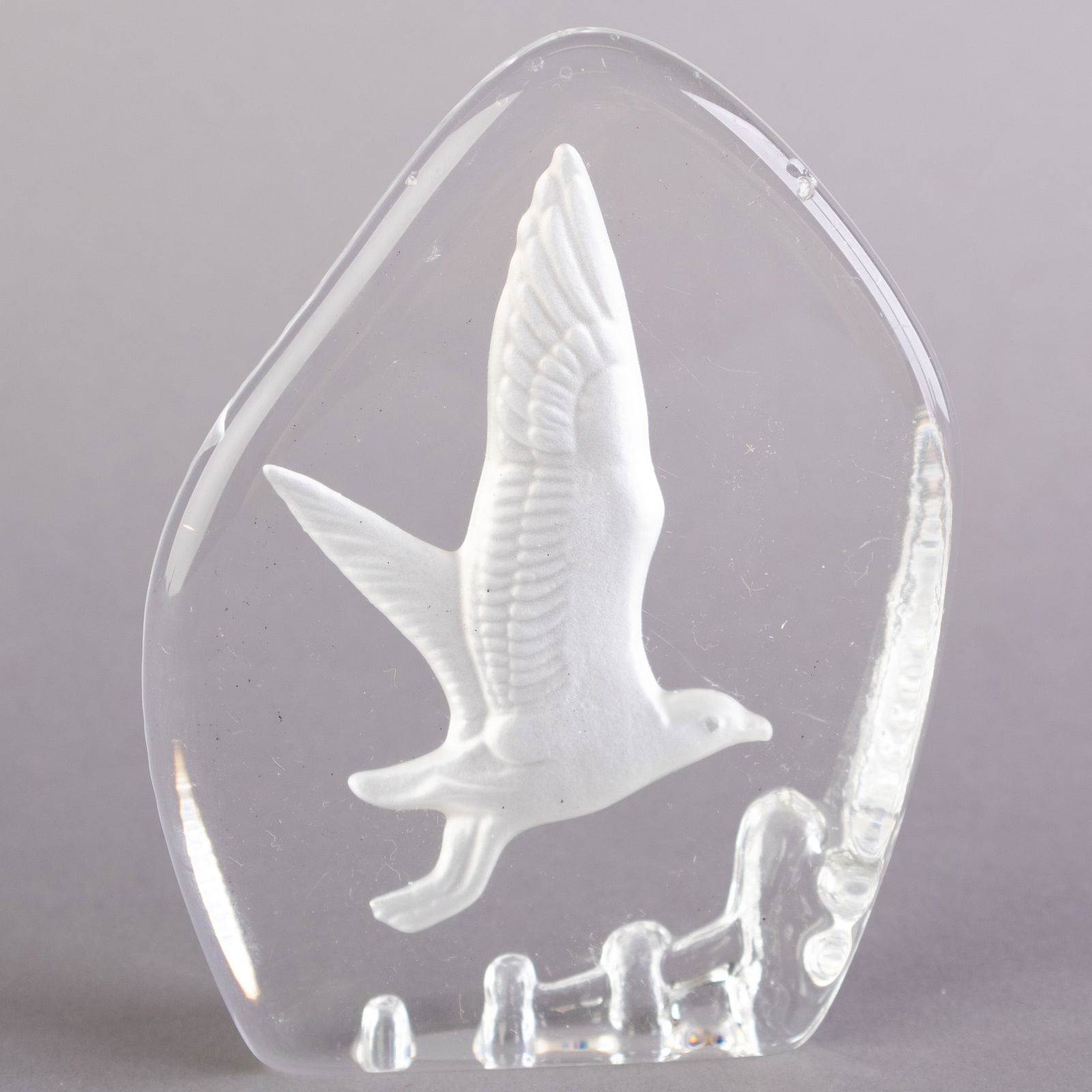 WEDGWOOD CRYSTAL GLASS INTAGLIO ANIMAL BIRD PAPERWEIGHT: Kindly examine all photographs provided in this listing or ask for a condition report. All items offered are in generally good, pre-owned condition, unless otherwise specifically described. The item i