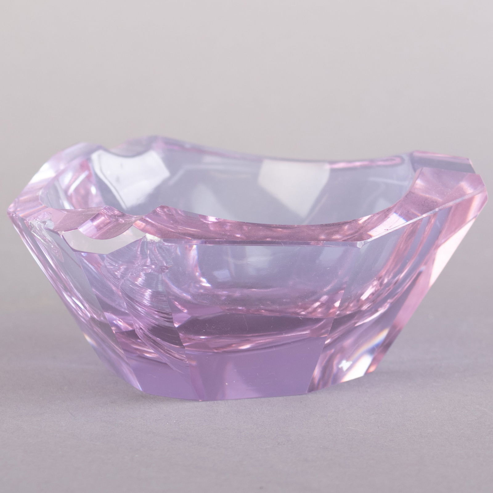 MID CENTURY AMETHYST GLASS ASHTRAY (1 of 3)