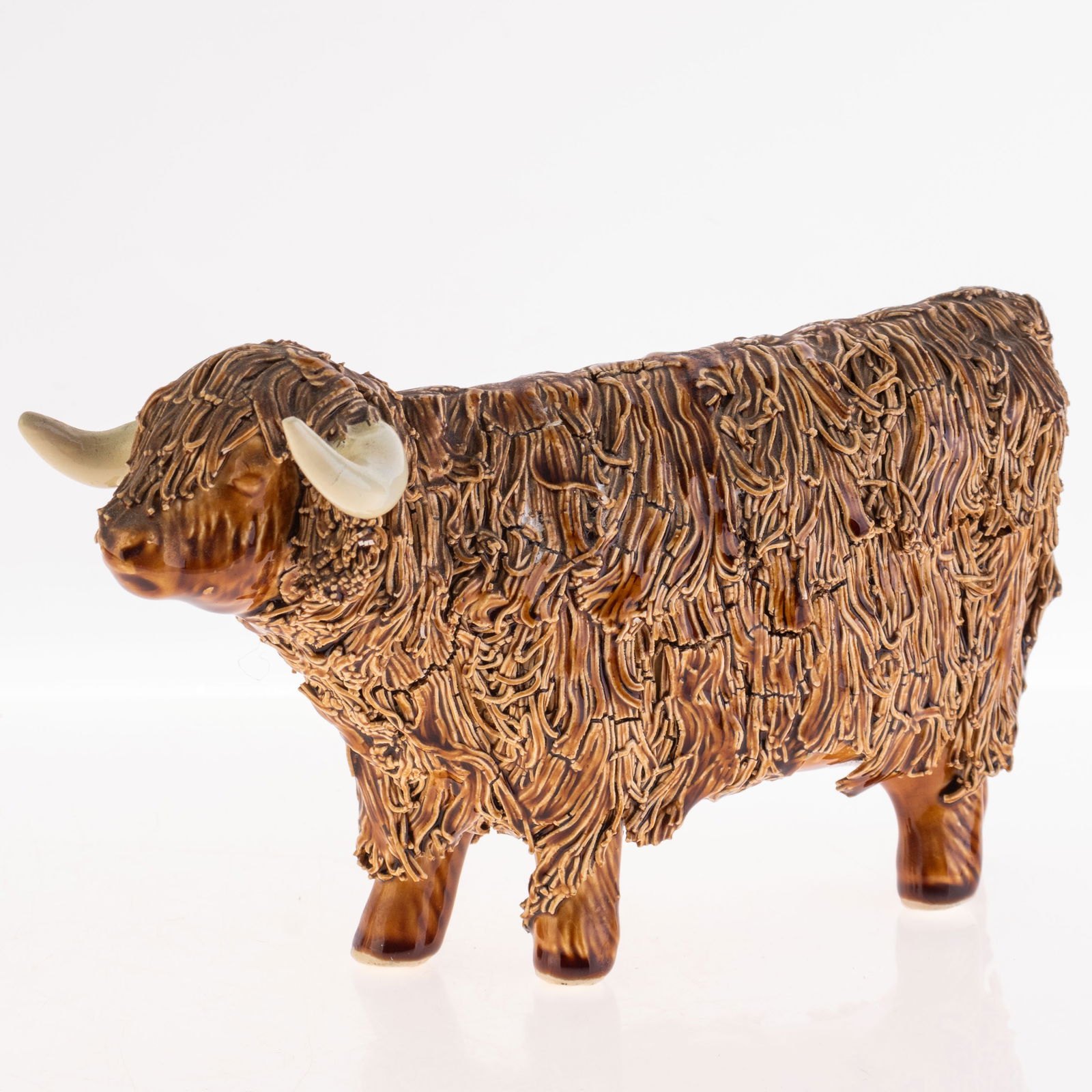 VINTAGE SIGNED STUDIO POTTERY CERAMIC SCOTTISH HIGHLAND COW FIGURE (1 of 3)