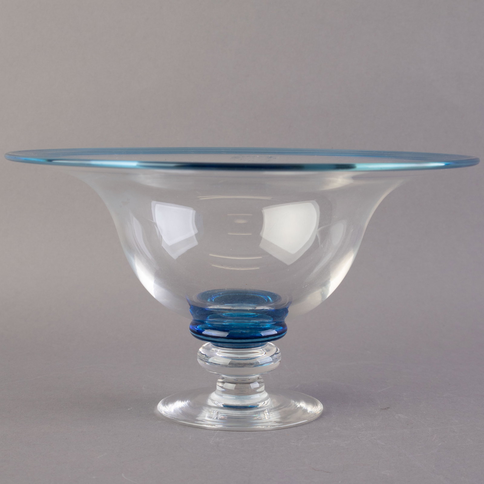 ADRIAN SANKEY STUDIO GLASS PEDESTAL BOWL WITH ETCHED BIRD: Kindly examine all photographs provided in this listing or ask for a condition report. All items offered are in generally good, pre-owned condition, unless otherwise specifically described. The item i