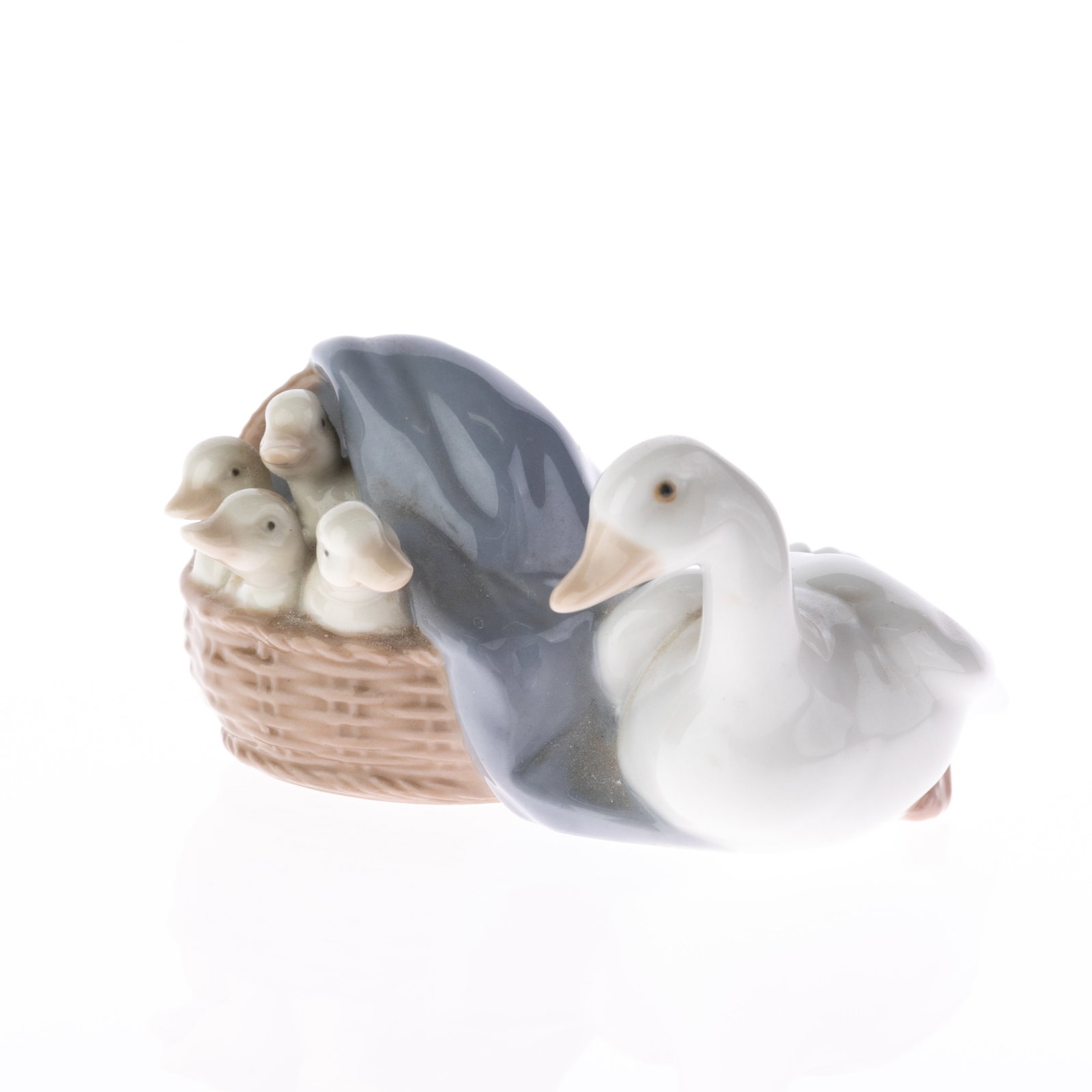 LLADRO PORCELAIN FIGURE: (W) 10CM.From a collection of Wedgwood and other selected ceramic/porcelain objects. Kindly examine all photographs provided in this listing or ask for a condition report. All items offered are in gen