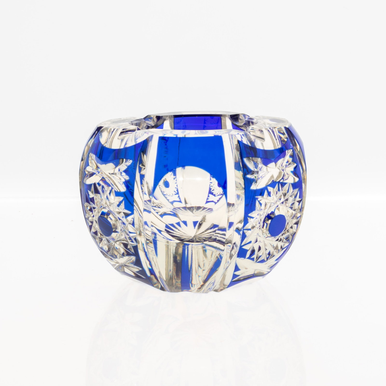 BOHEMIAN CUT CRYSTAL GLASS ASHTRAY: From a collection of Wedgwood and other selected ceramic/porcelain objects. Kindly examine all photographs provided in this listing or ask for a condition report. All items offered are in generally go