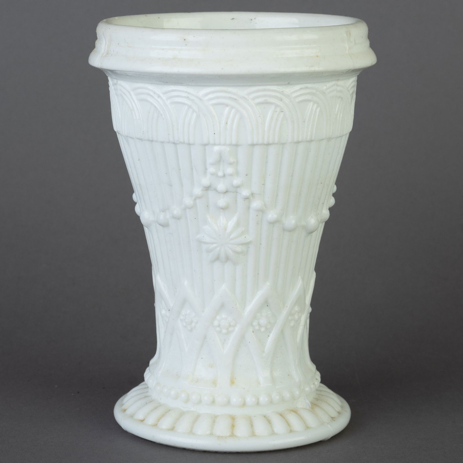 ANTIQUE VICTORIAN MILK PRESSED GLASS CLASSICAL VASE (1 of 4)