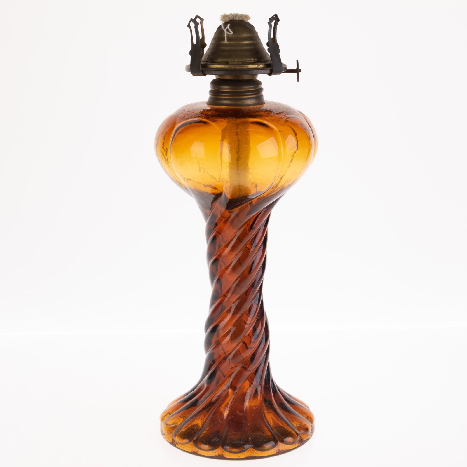 ANTIQUE VICTORIAN REEDED AMBER GLASS OIL LAMP BASE (1 of 3)