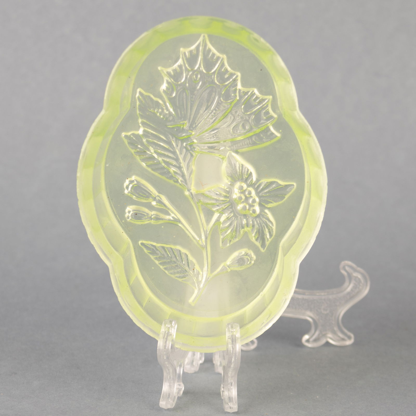 ANTIQUE ART NOUVEAU URANIUM GLASS FLORAL INTAGLIO DISH (1 of 3)