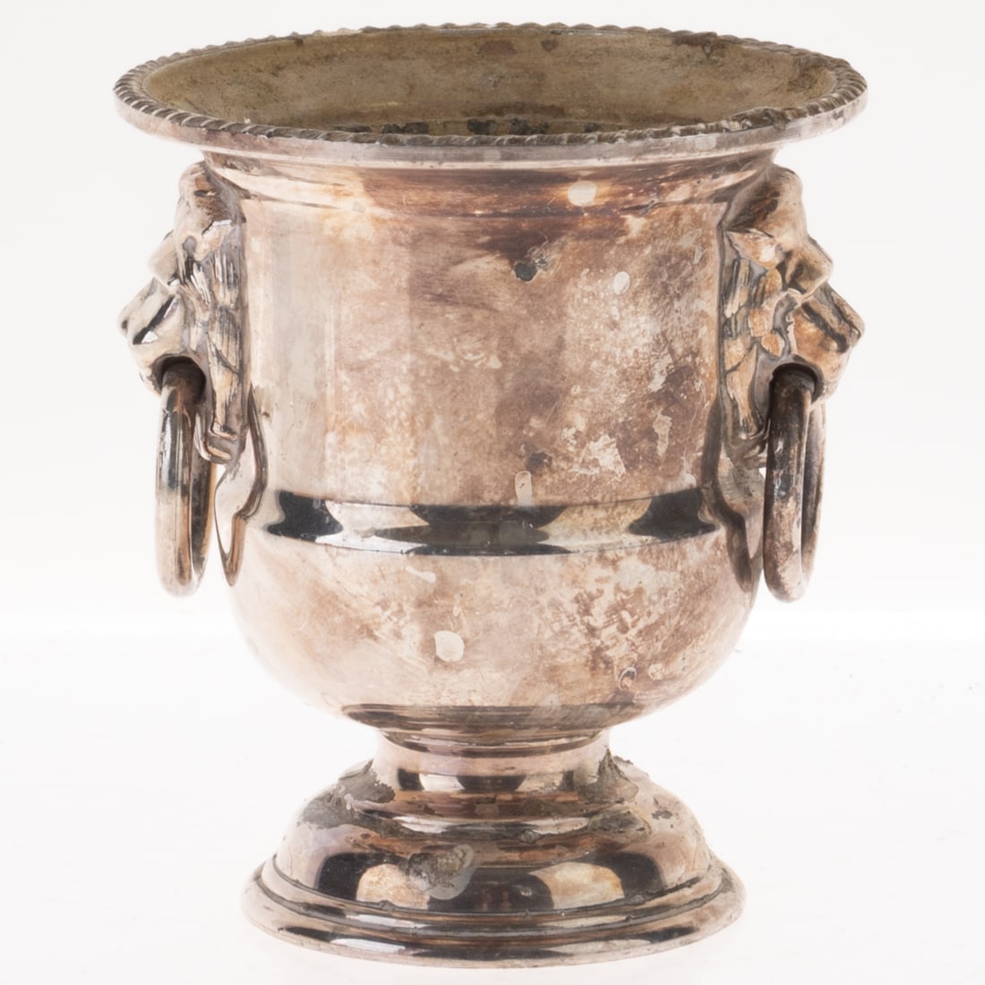 ANTIQUE VINERS OF SHEFFIELD SILVER PLATED URN VASE WITH LION HANDLES (1 of 3)