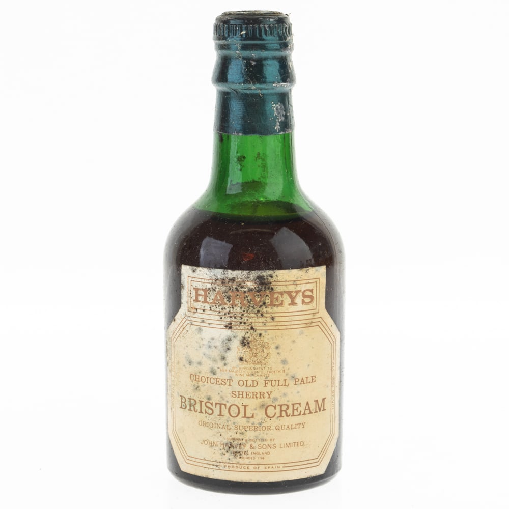 VINTAGE UNOPENED HARVEYS BRISTOL CREAM SHERRY LIQUEUR BOTTLE: Kindly examine all photographs provided in this listing or ask for a condition report. All items offered are in generally good, pre-owned condition, unless otherwise specifically described, sold as se