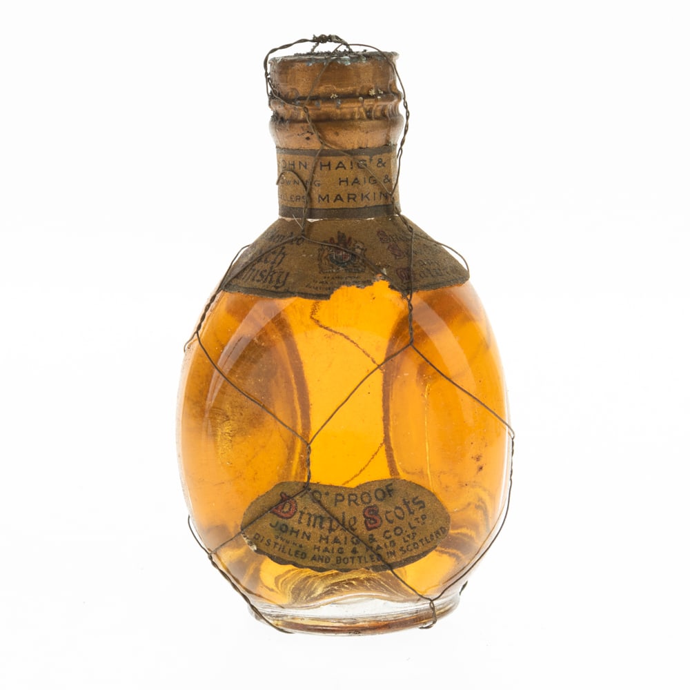 VINTAGE UNOPENED HAIG'S DIMPLE SCOTS WHISKY LIQUEUR BOTTLE: Kindly examine all photographs provided in this listing or ask for a condition report. All items offered are in generally good, pre-owned condition, unless otherwise specifically described, sold as se