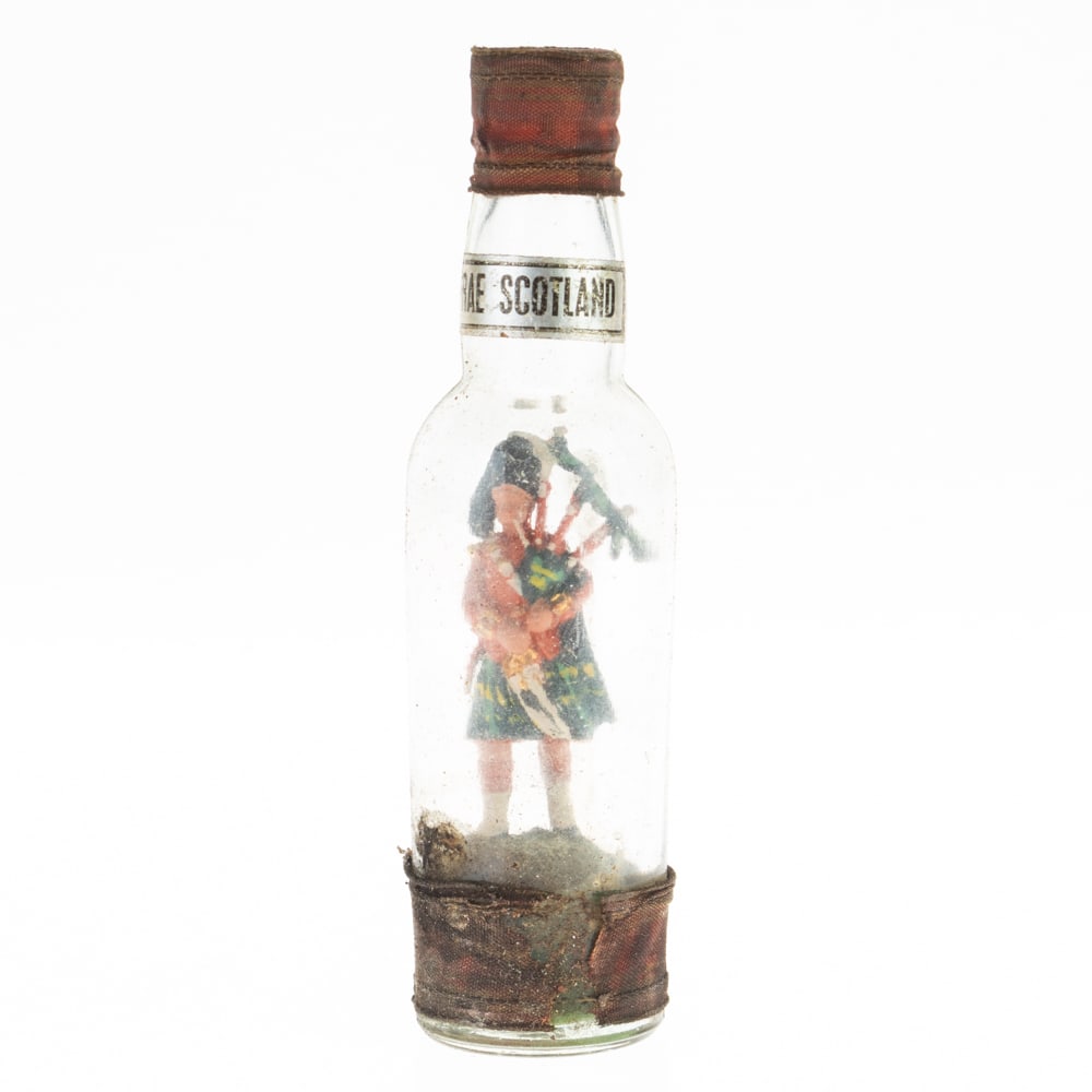 VINTAGE SCOTTISH BAGPIPER LIQUEUR BOTTLE (1 of 3)