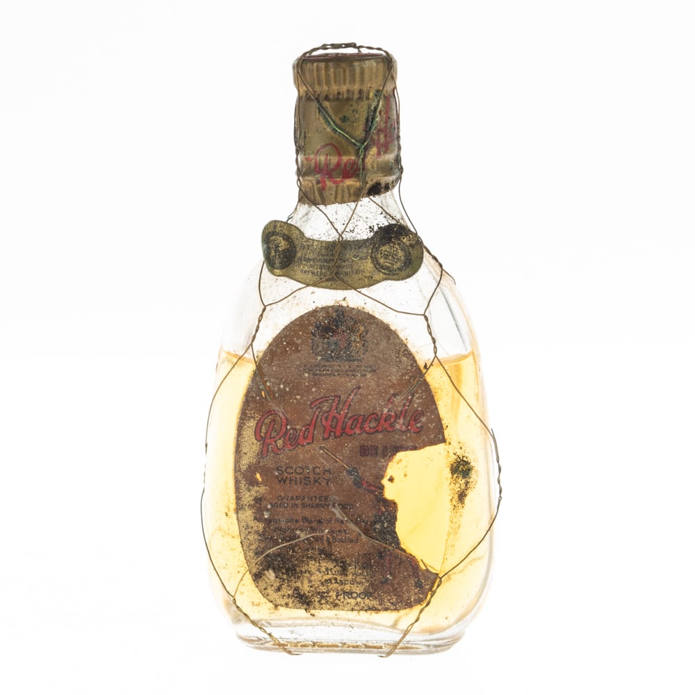 VINTAGE UNOPENED RED HACKLE SCOTCH WHISKY LIQUEUR BOTTLE: Kindly examine all photographs provided in this listing or ask for a condition report. All items offered are in generally good, pre-owned condition, unless otherwise specifically described, sold as se