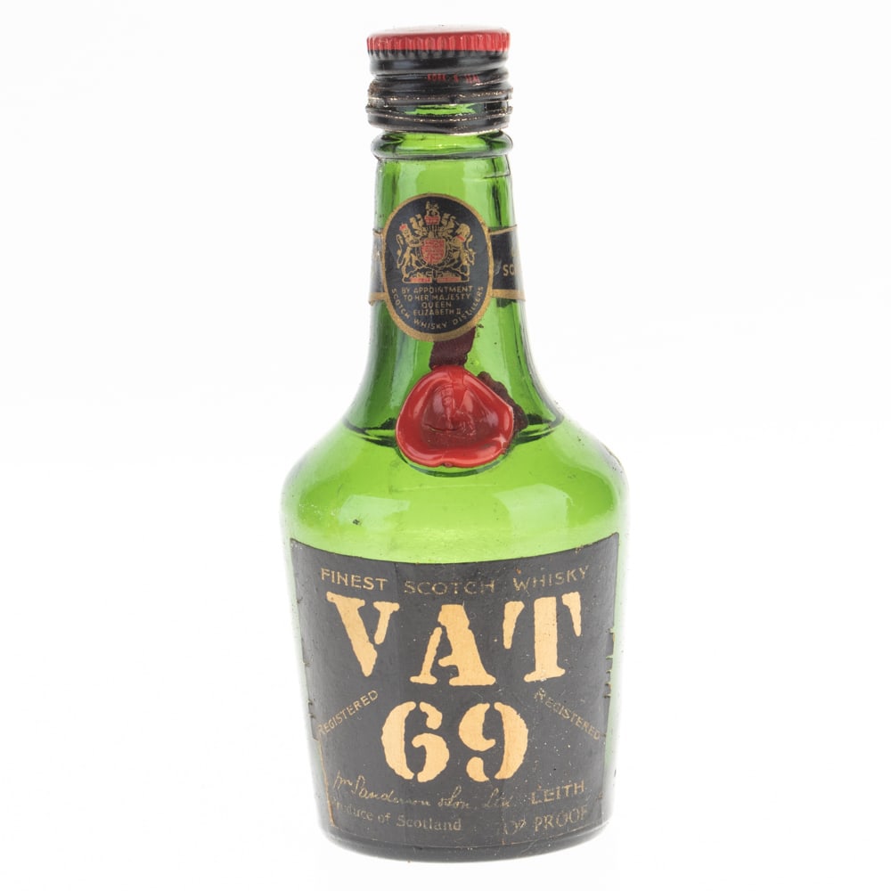 VINTAGE UNOPENED VAT 69 SCOTCH WHISKY LIQUEUR BOTTLE: Kindly examine all photographs provided in this listing or ask for a condition report. All items offered are in generally good, pre-owned condition, unless otherwise specifically described, sold as se