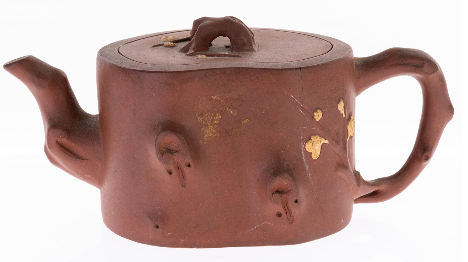 YIXING TEAPOT: (HEIGHT) 9CM.From a collection of Wedgwood and other selected ceramic/porcelain objects. Kindly examine all photographs provided in this listing or ask for a condition report. All items offered are in