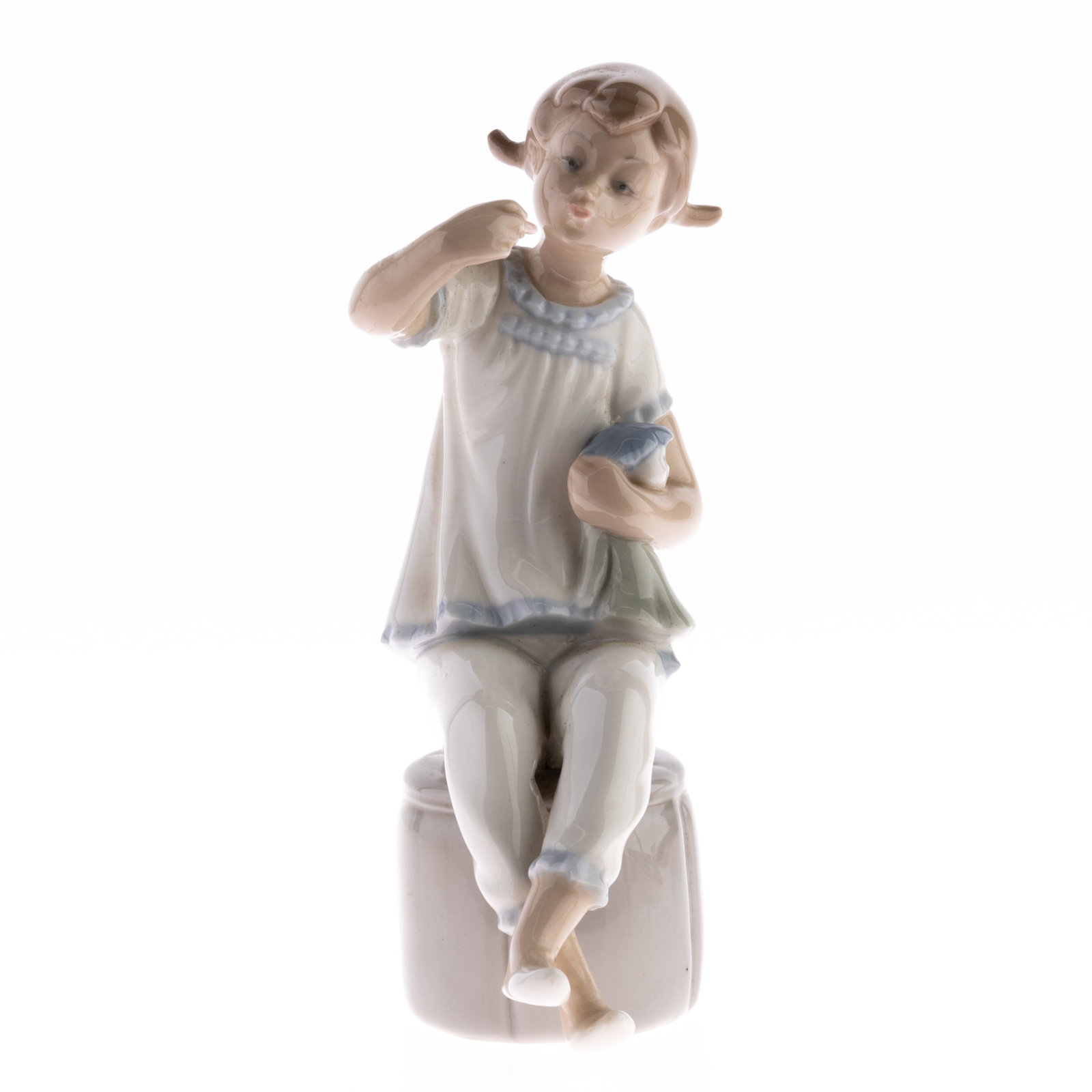 LLADRO PORCELAIN CERAMIC FIGURE: From a collection of Wedgwood and other selected ceramic/porcelain objects. Kindly examine all photographs provided in this listing or ask for a condition report. All items offered are in generally go