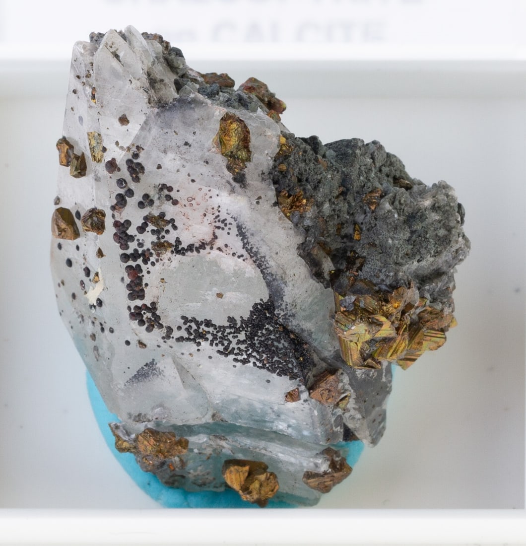 A NATURAL GEODE MINERAL CRYSTAL SPECIMEN (1 of 6)