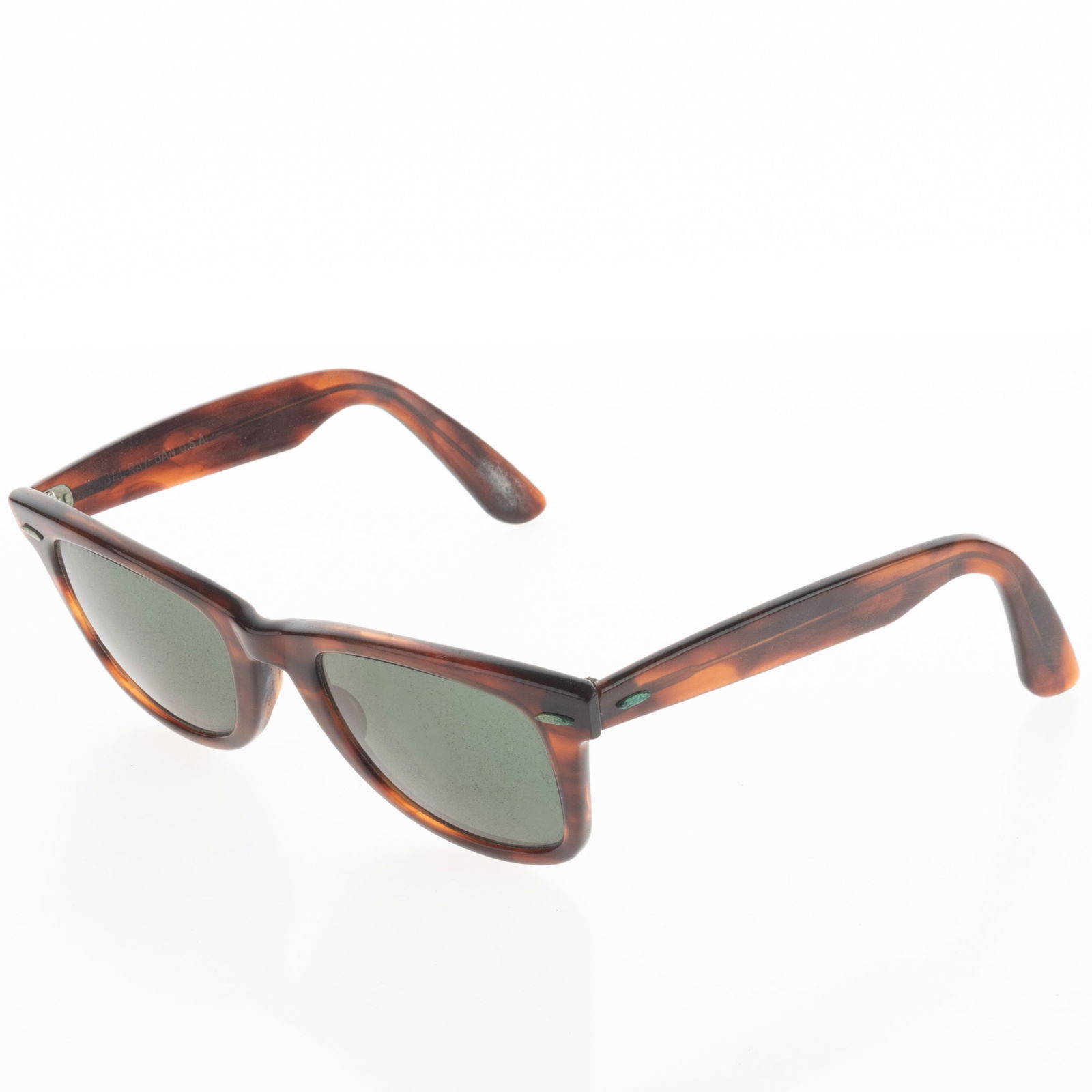 VINTAGE RAY-BAN SUNGLASSES: Kindly examine all photographs provided in this listing or ask for a condition report. All items offered are in generally good, pre-owned condition, unless otherwise specifically described, sold as se