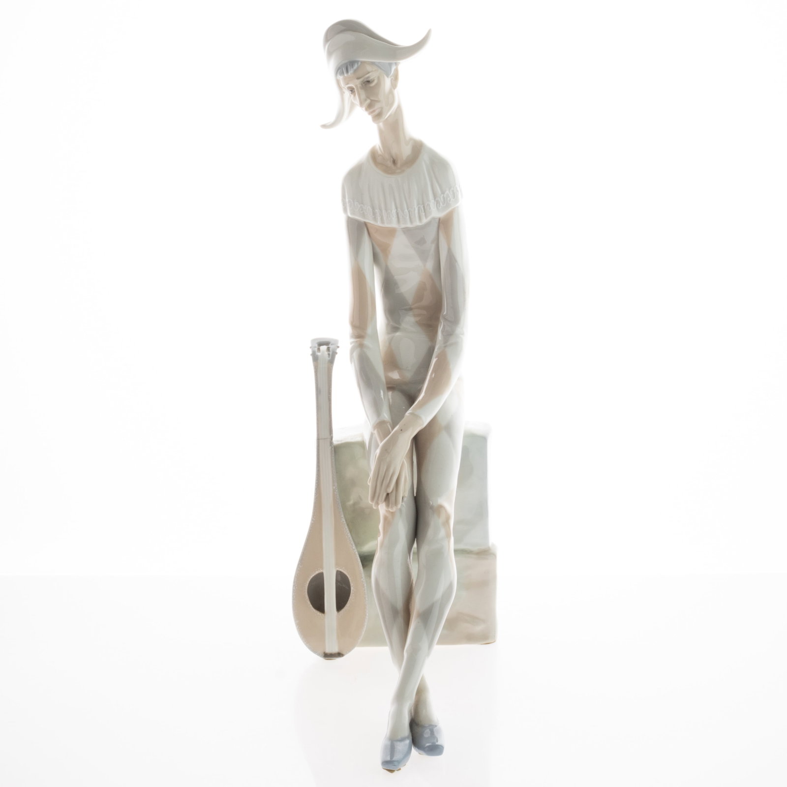 LARGE LLADRO PORCELAIN CERAMIC HARLEQUIN MUSICIAN FIGURE: Kindly examine all photographs provided in this listing or ask for a condition report. All items offered are in generally good, pre-owned condition, unless otherwise specifically described, sold as se