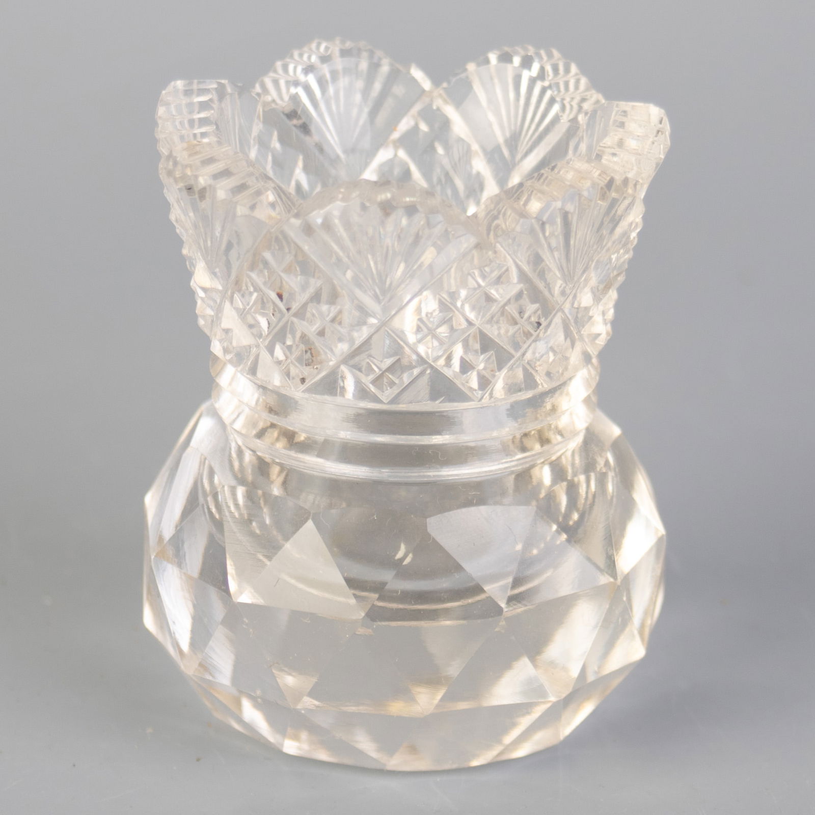 ANTIQUE CUT CRYSTAL GLASS VASE (1 of 3)