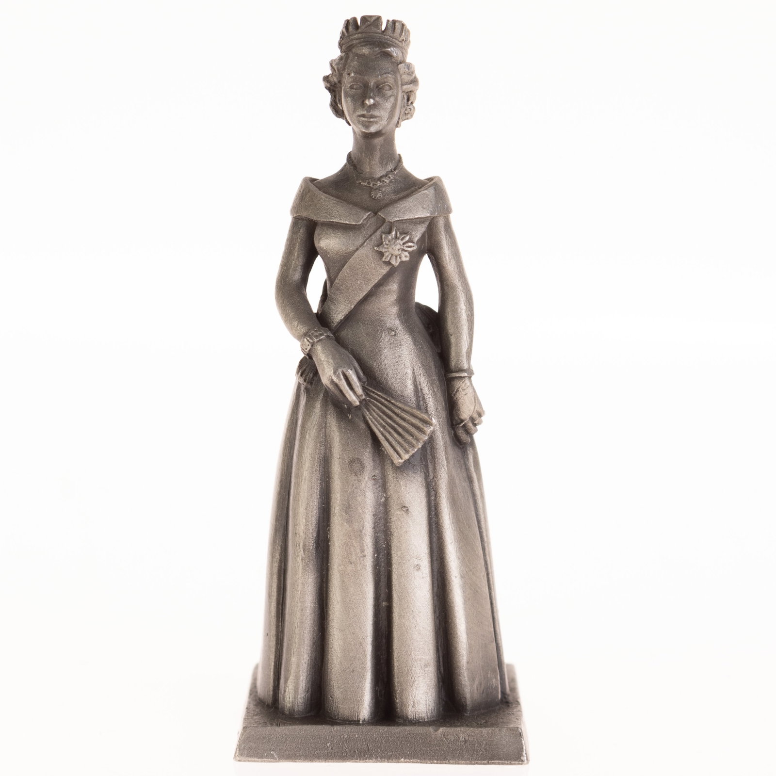 QUEEN ELIZABETH II PEWTER FIGURE: Kindly examine all photographs provided in this listing or ask for a condition report. All items offered are in generally good, pre-owned condition, unless otherwise specifically described. The item i