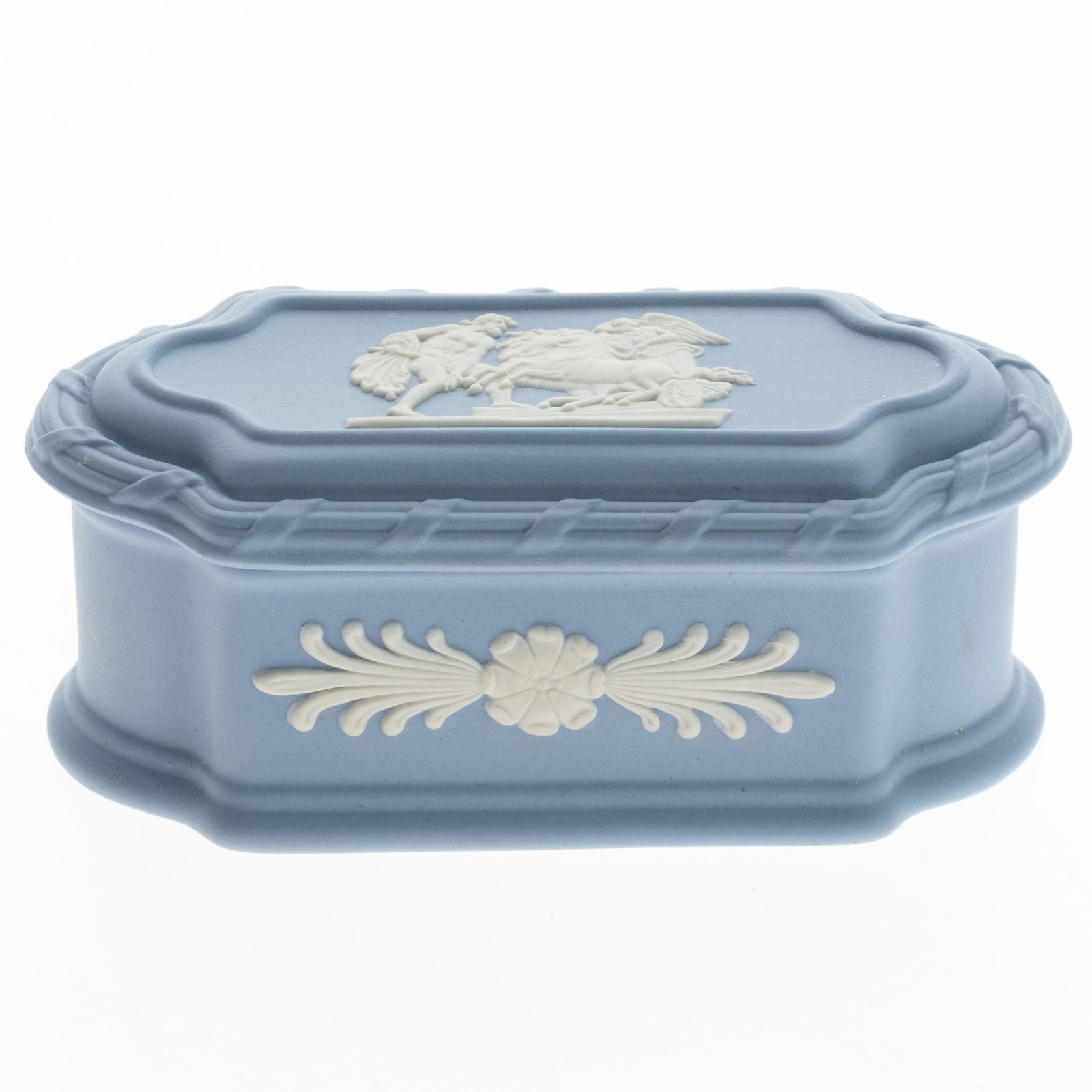 WEDGWOOD BLUE JASPER NEOCLASSICAL CAMEO TRINKET BOX: Kindly examine all photographs provided in this listing or ask for a condition report. All items offered are in generally good, pre-owned condition, unless otherwise specifically described. The item i