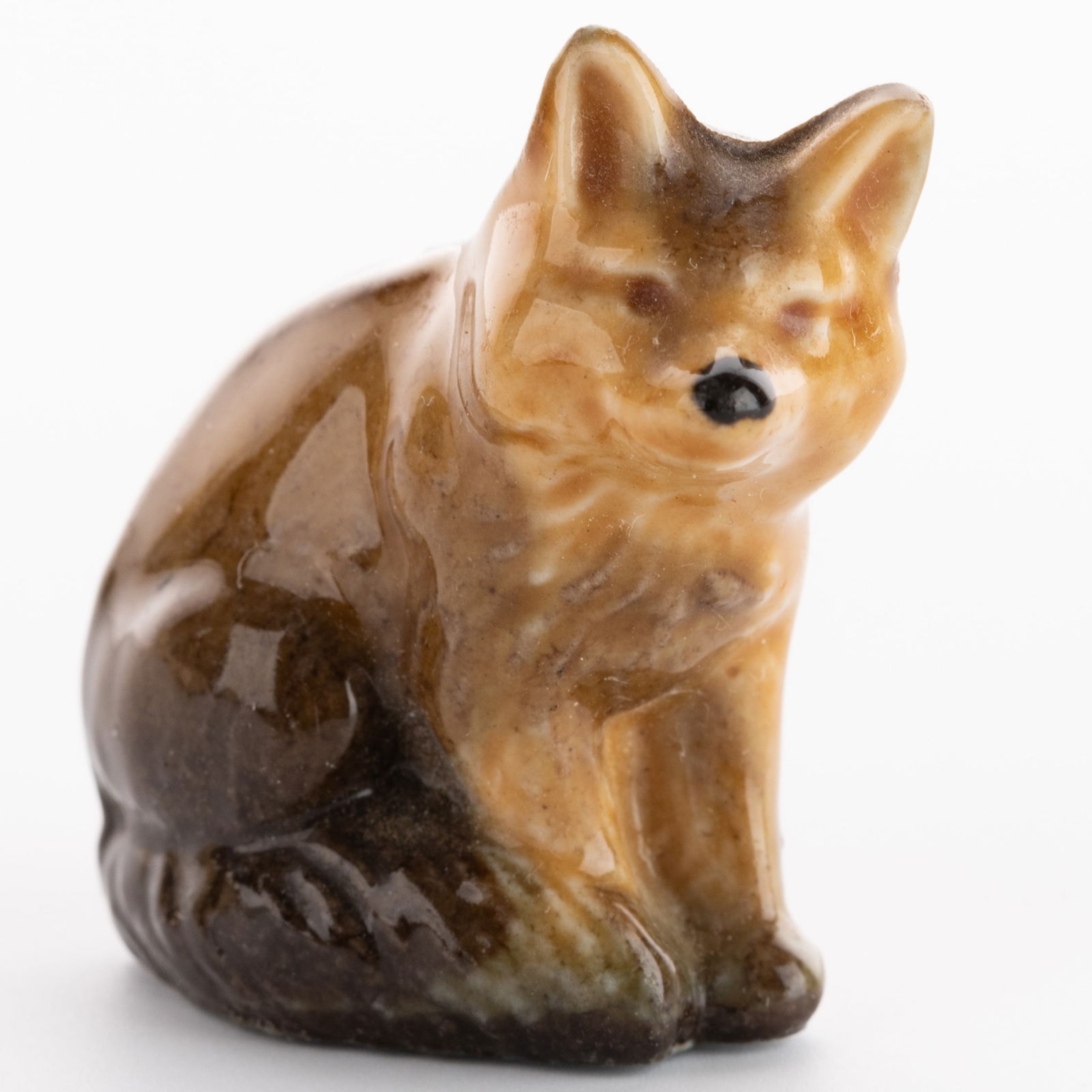 WADE PORCELAIN CERAMIC POTTERY POLYCHROME DOG FIGURE (1 of 3)