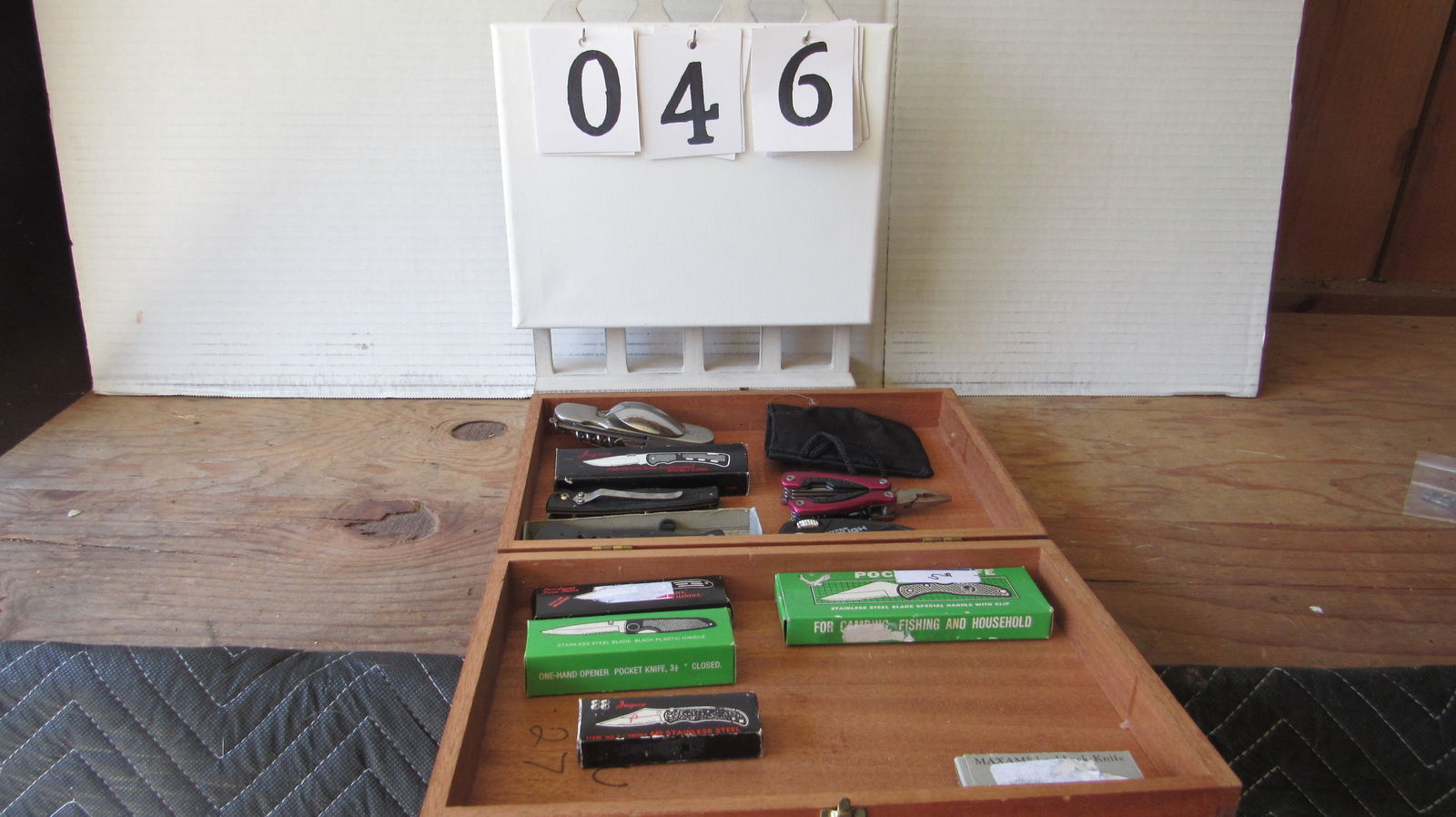 Lot of Misc Knives (1 of 3)