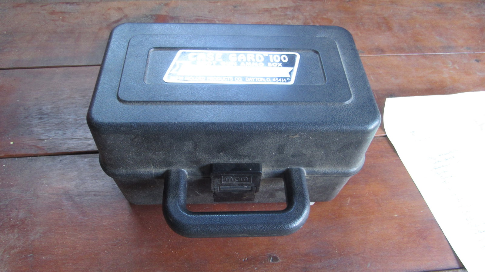 case gard 100 shot gun ammo box: Up for auction is a Case Gard 100 Shotgun Ammo Box, designed for organized and secure storage of your shotgun shells. This durable box features a sturdy construction and a convenient latch for easy ac