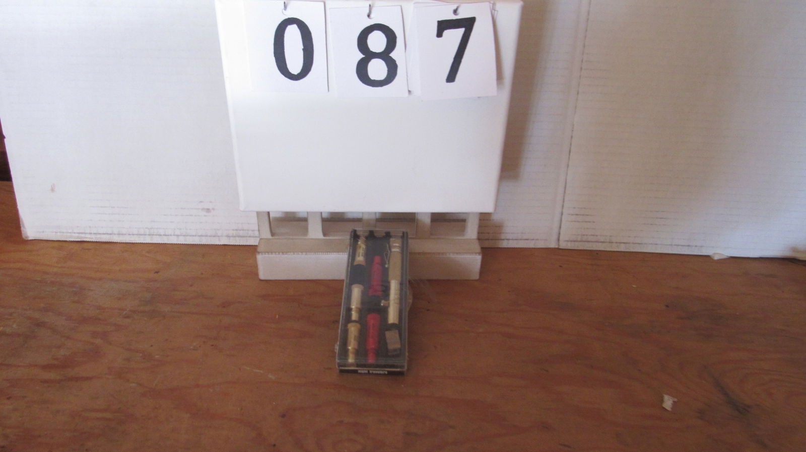 COLLECTIBLE ONLY: Colt Arms CS Tear Gas Flare Pen 1960s-1970s clean nice collectible for sale: Up for auction is a Colt Arms CS Tear Gas Flare Pen from the 1960s-1970s, a clean and nice collectible for enthusiasts. This unique item combines functionality with historical significance, making it