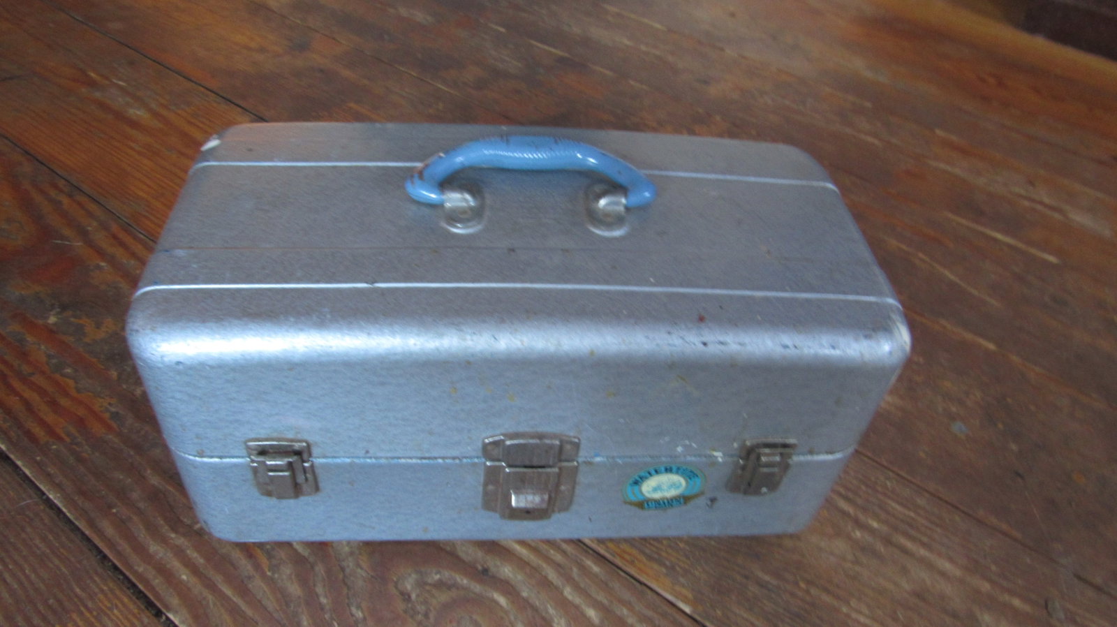 Vintage Union Fishing Tackle Box with tackle: Up for auction: Vintage Union Fishing Tackle Box with Tackle. This classic tackle box is a great find for collectors or anglers who appreciate vintage fishing gear. Made by Union, it features a durabl