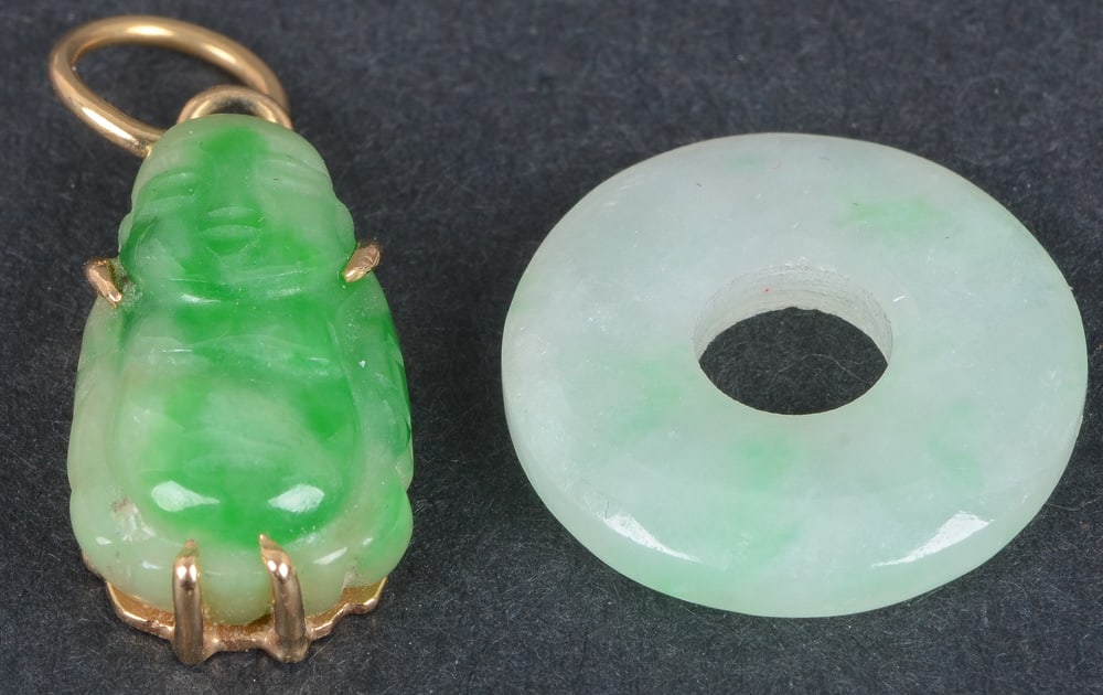 Jade-Anhänger in 18 kt Goldfassung; dazu Jade-Einhänger. (1 of 1)