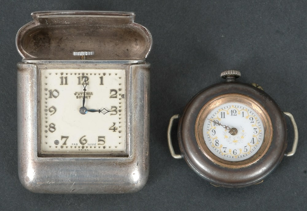 Art Déco-Reisewecker, Marke "Juvenia", Silber, emailliert; dazu versilbertes Armbanduhreng: Art Déco-Reisewecker, Marke "Juvenia", Silber, emailliert; dazu versilbertes Armbanduhrengehäuse. (Funktion ungeprüft)