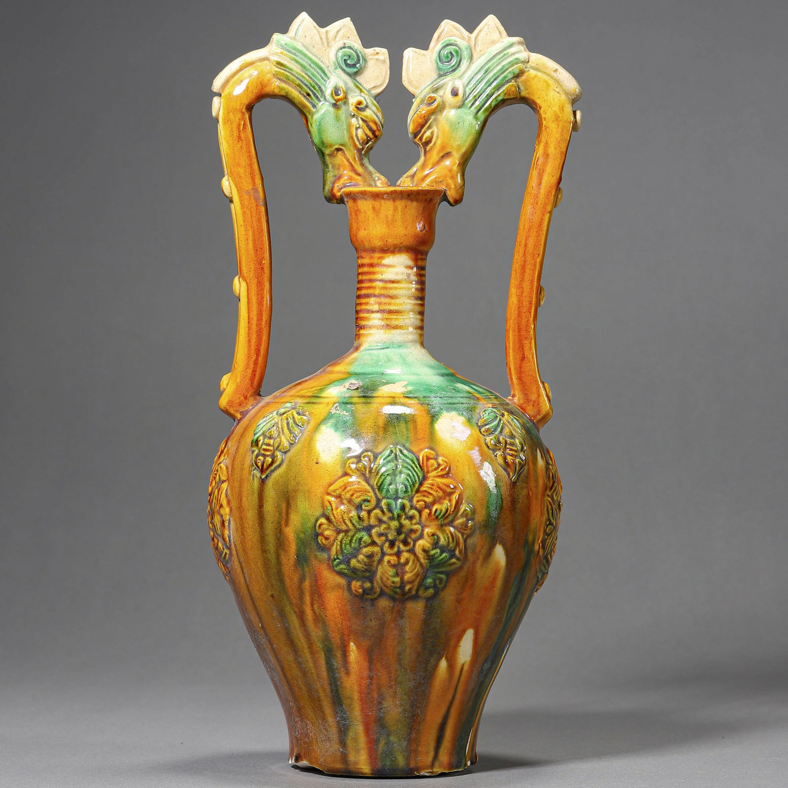A CHINESE THREE-COLOR GLAZED VASE WITH DRAGON HANDLES. (1 of 2)