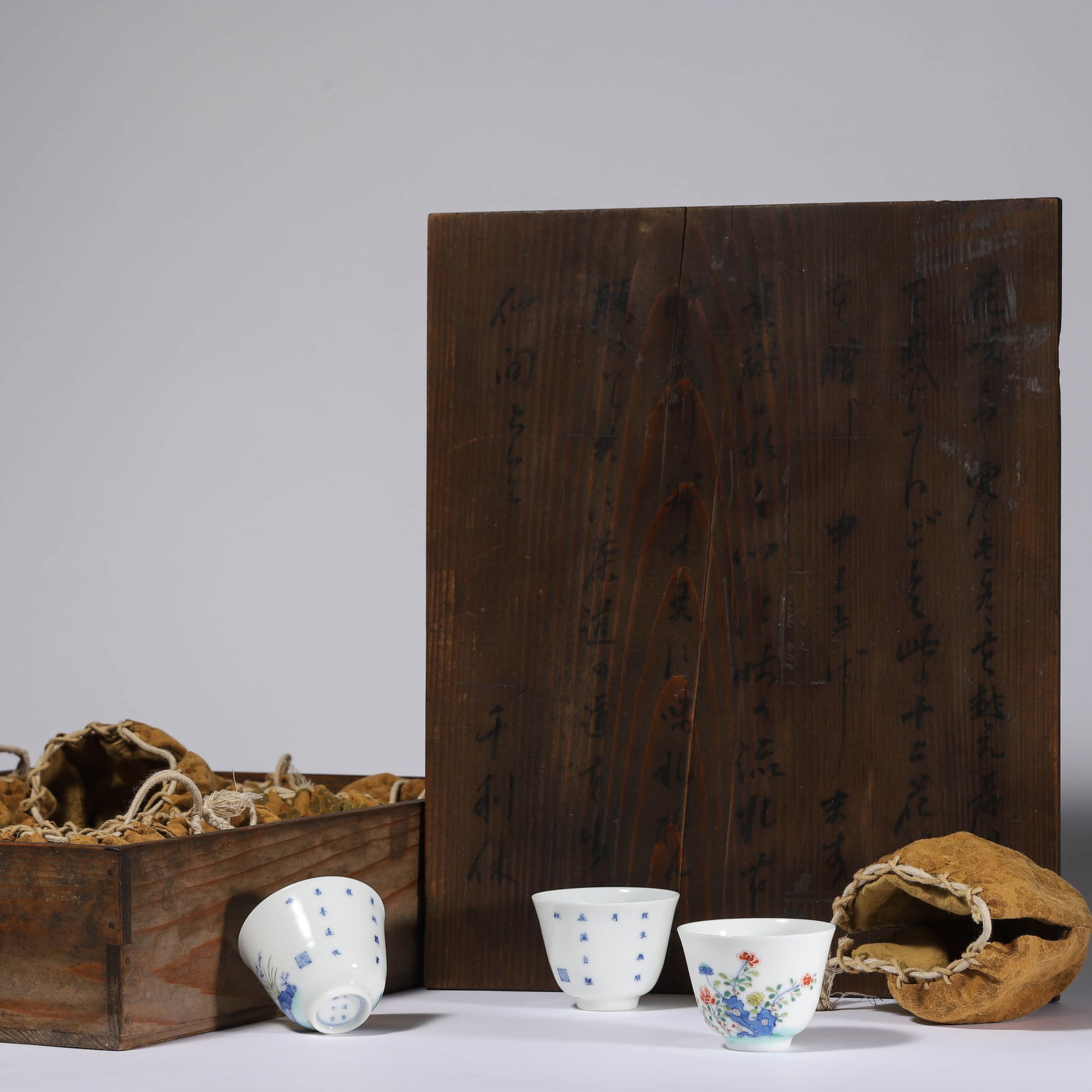 A RARE SET OF TWELVE FAMILLE-VERTE 'FLOWER GOD' CUPS, KANGXI PERIOD (1662–1722), WITH A COLLECTION (1 of 4)