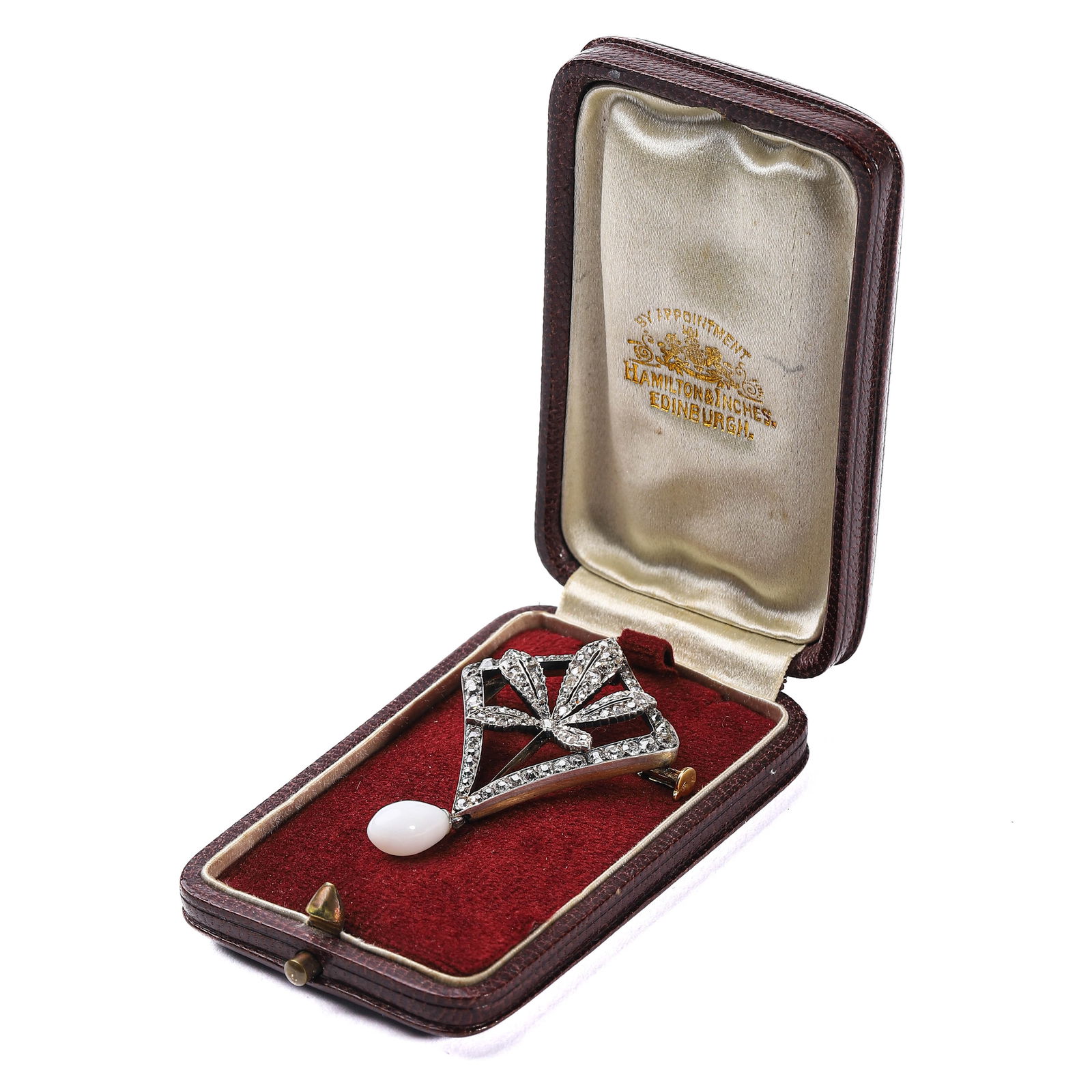 EDWARDIAN PERIOD (1901-1910) BRITISH DIAMOND AND CONCH PEARL BROOCH: EDWARDIAN PERIOD (1901-1910) BRITISH DIAMOND AND CONCH PEARL BROOCH An exquisite Edwardian-era brooch crafted with an 18K gold base layered with silver. This elegant piece is adorned with 108 old-cut