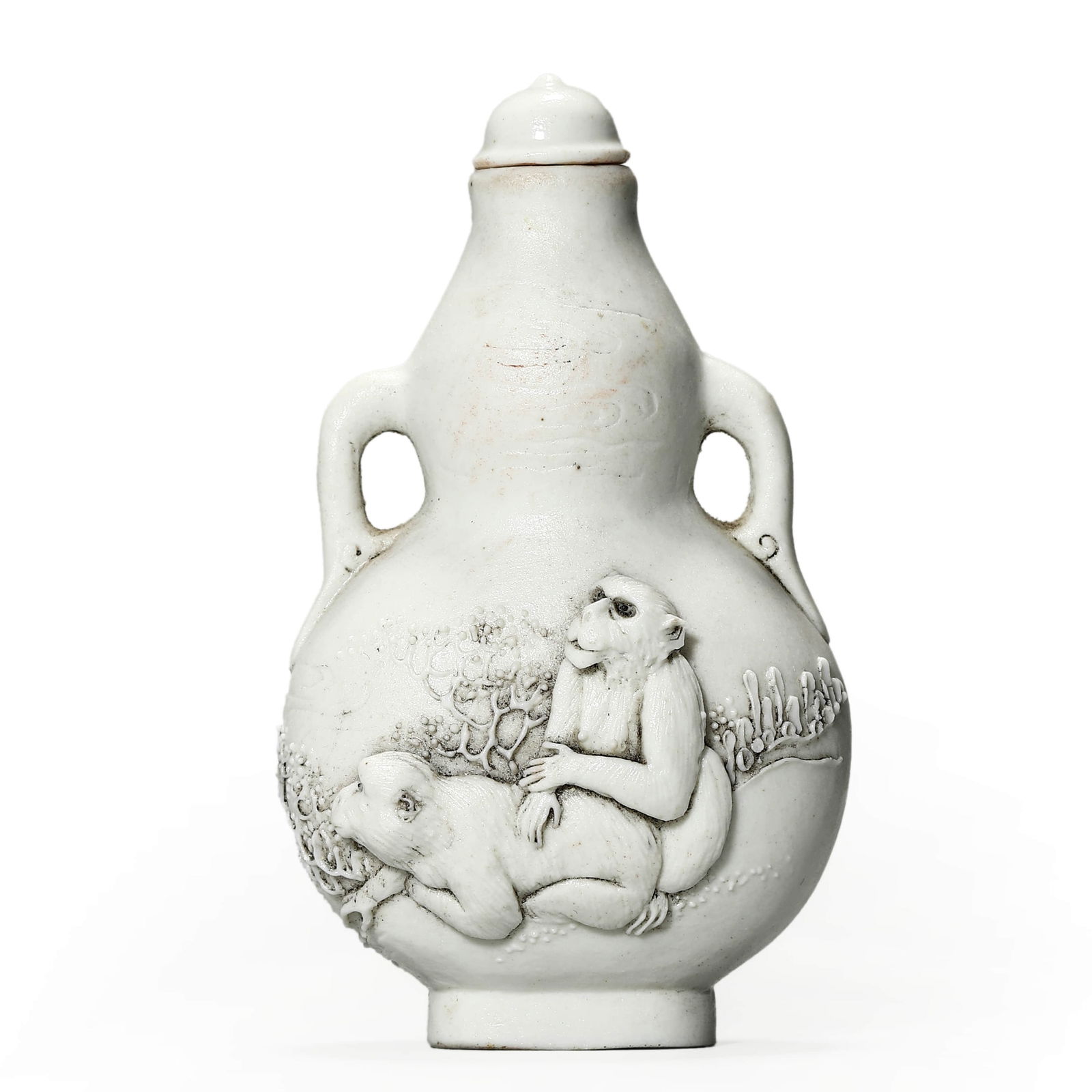 A CHINESE DEHUA PORCELAIN SNUFF BOTTLE WITH MONKEYS,SIGNED BY CHEN GUOZHI (1 of 8)