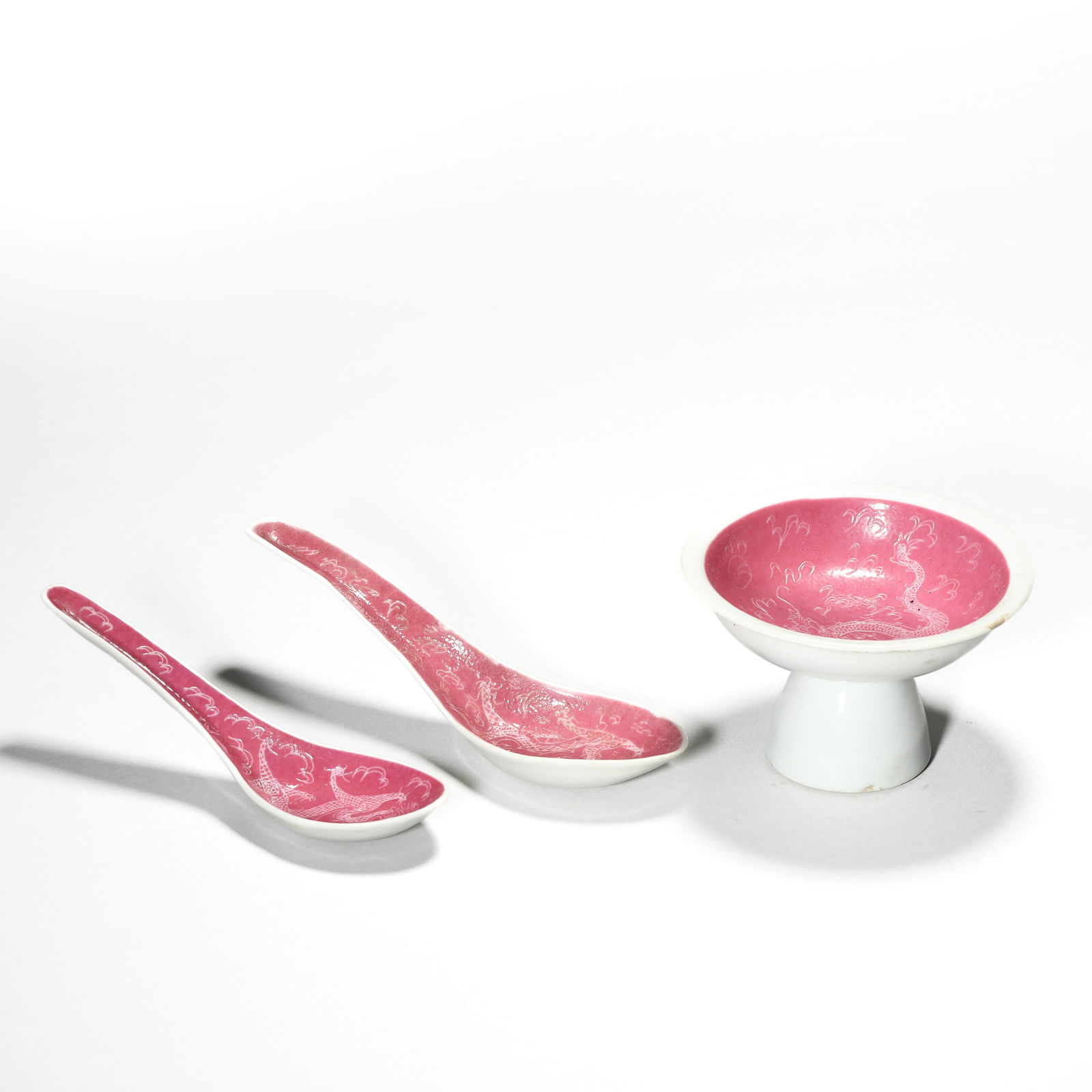A SET OF CHINESE PINK-GROUND DRAGON DECORATED STEM CUP AND SPOONS (1 of 8)